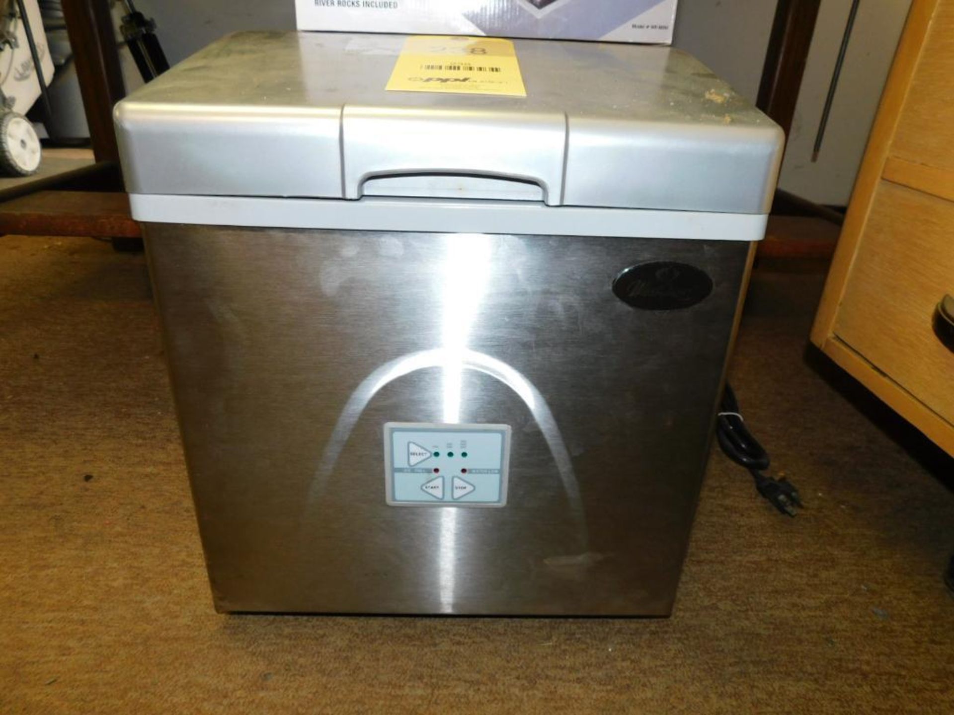 LOT: Windchaser Portable Ice Maker, Envirascape Mini Steps Tabletop Relaxation Waterfall Mini Steps - Image 2 of 6