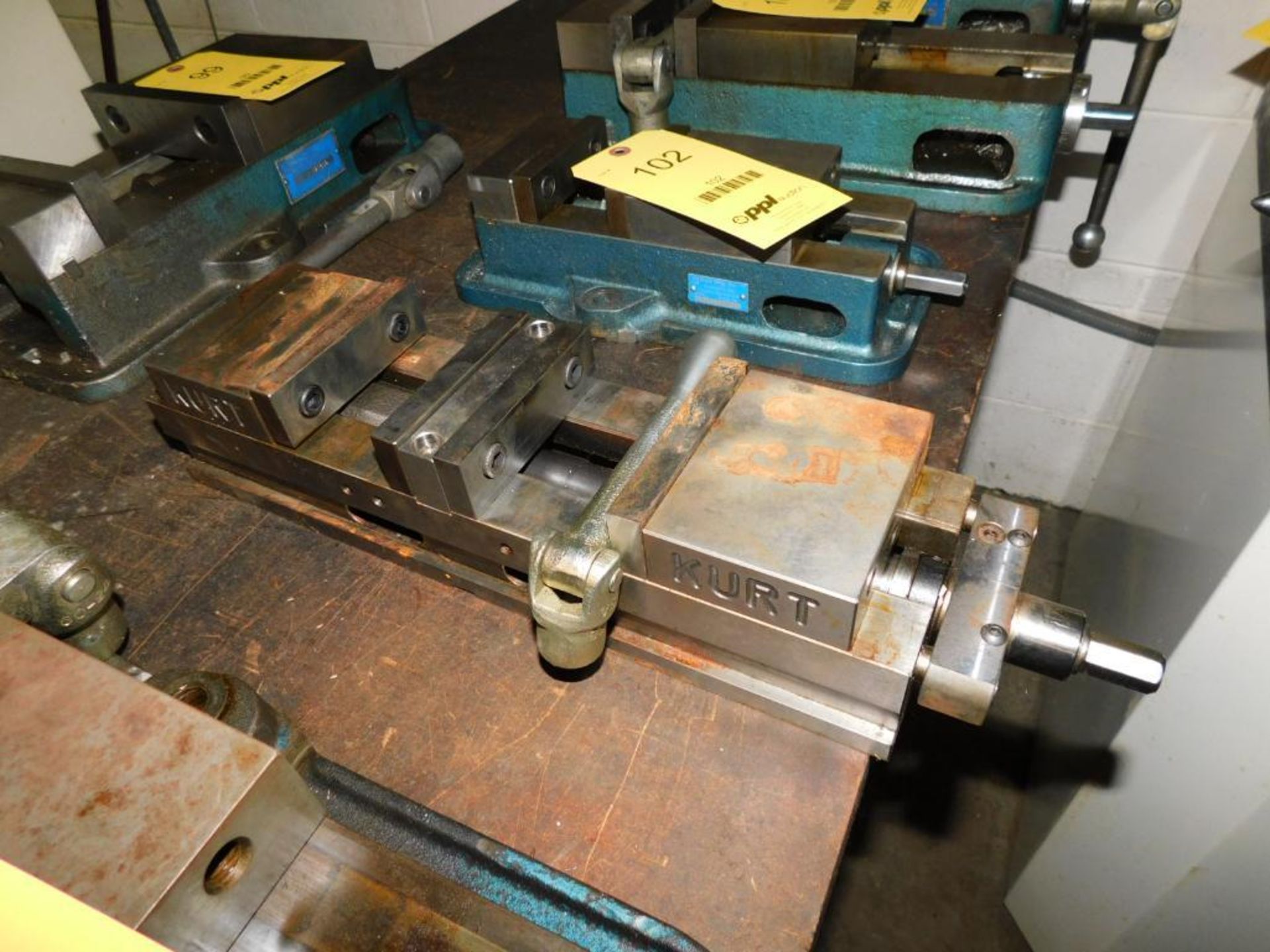 Kurt DL400C Dual Clamping 4" Machine Vise