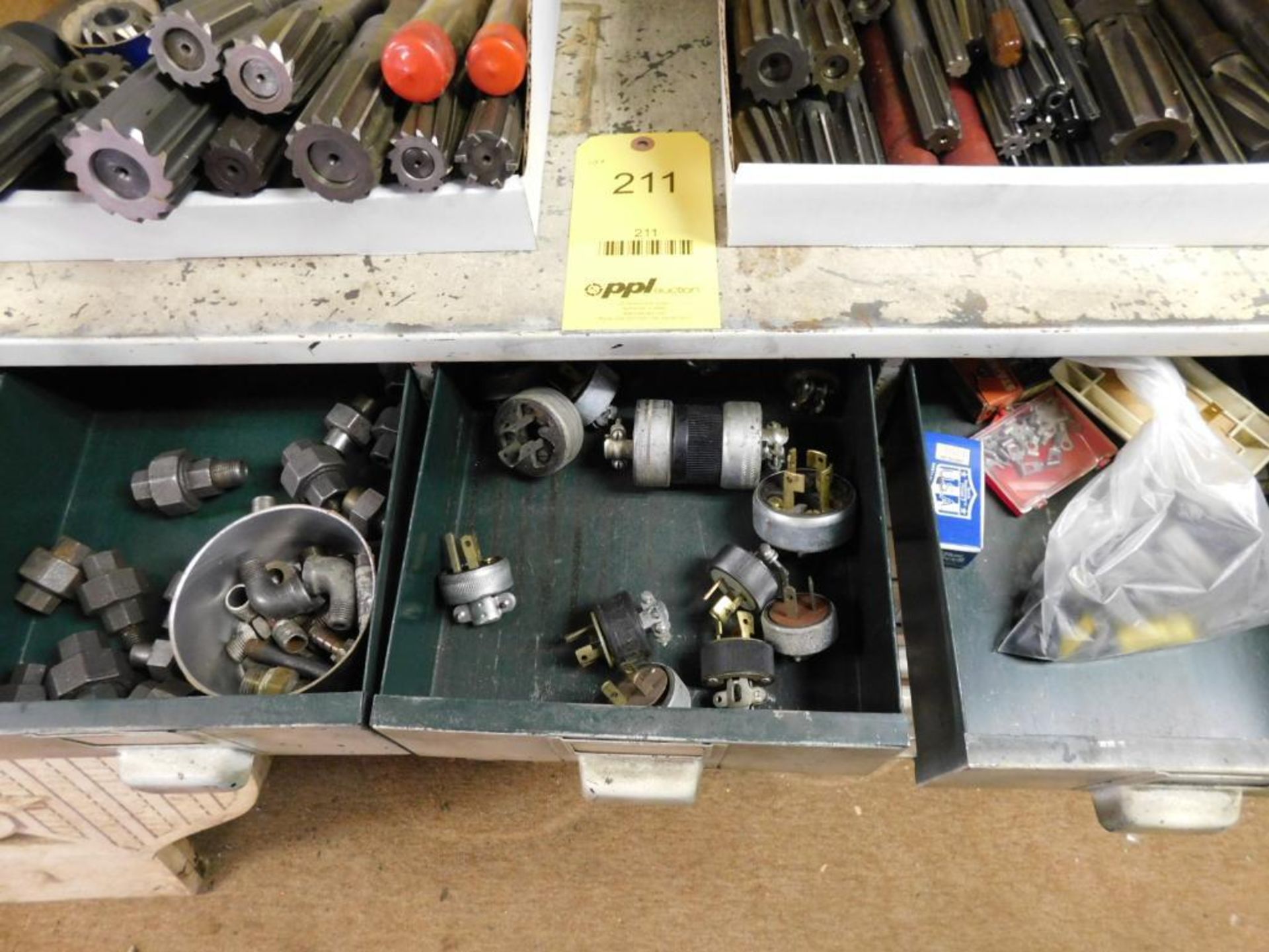 LOT: (27) Drawer Parts/Hardware Cabinet w/Contents: Plumbing, Electrical Hardware, etc. - Bild 2 aus 10