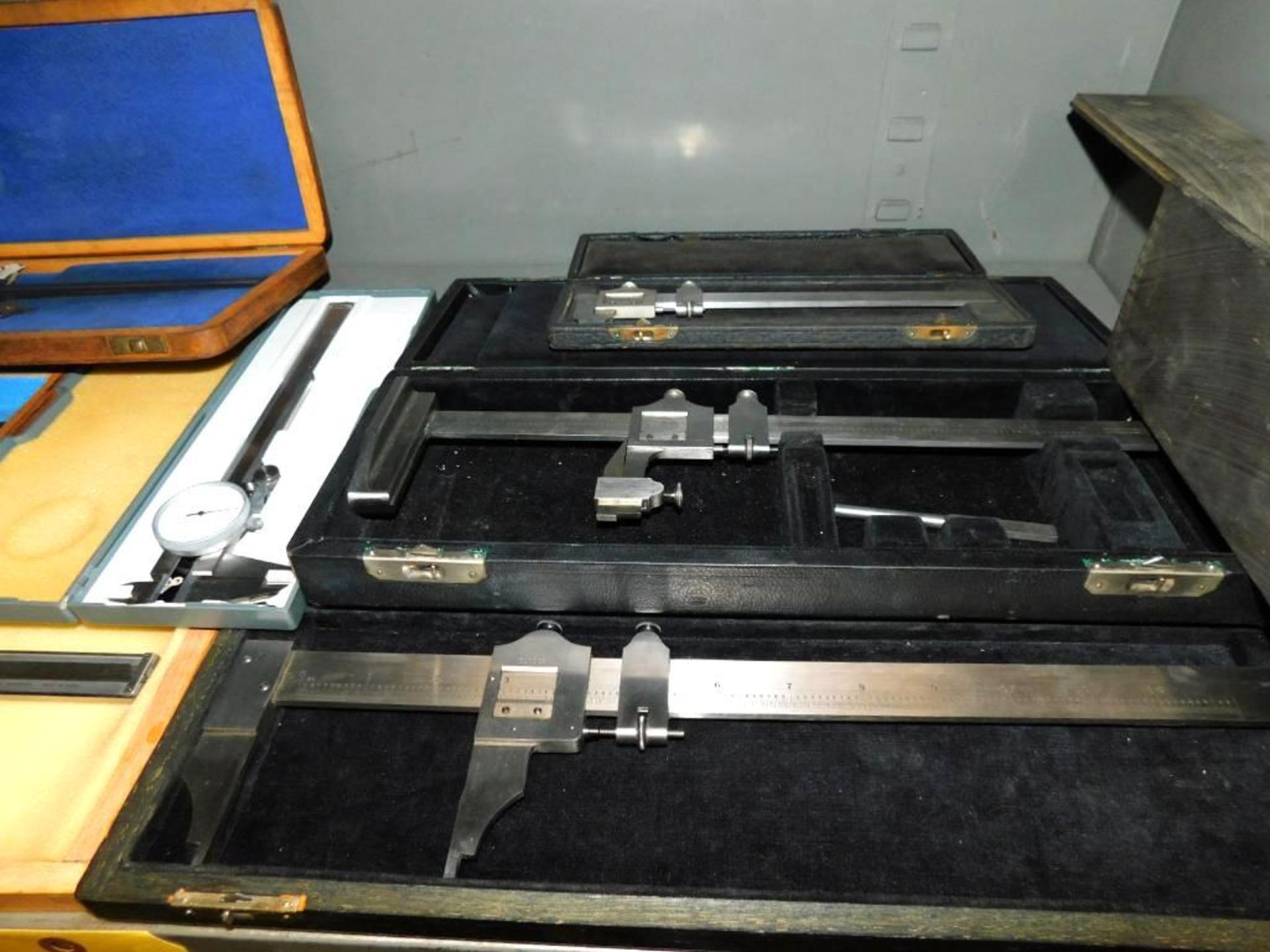 LOT: Contents of Shelf: (3) Assorted Vernier Calipers, (4) Assorted Dial Calipers - Image 2 of 7