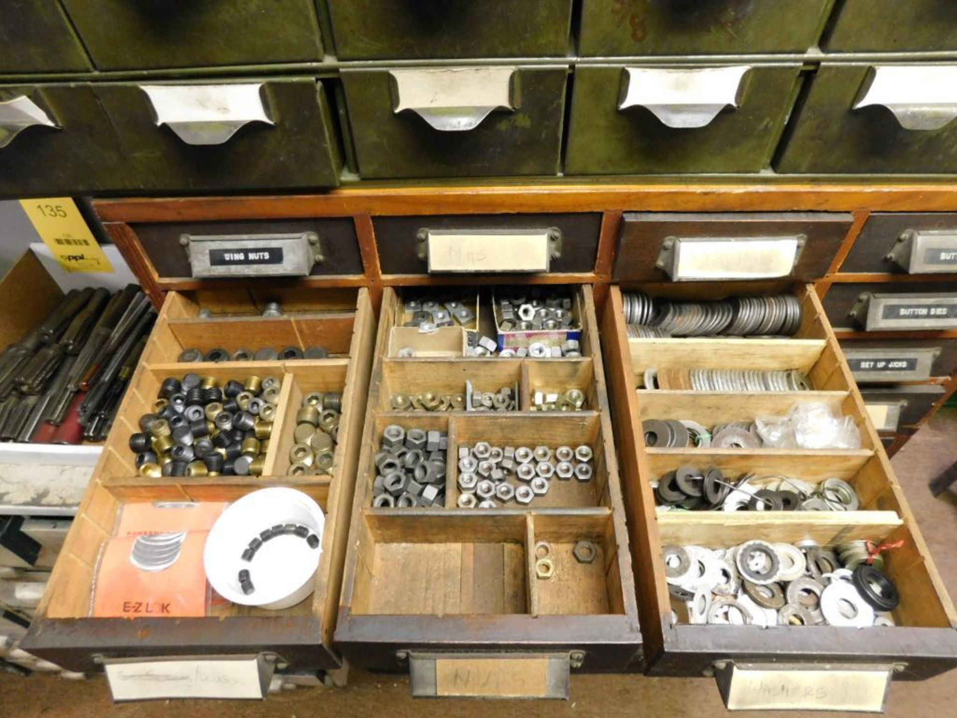 LOT: (4) Vintage Stackable 16-Drawer Wood Parts Cabinets w/Contents of Assorted Hardware, Nuts, Bolt - Bild 5 aus 19