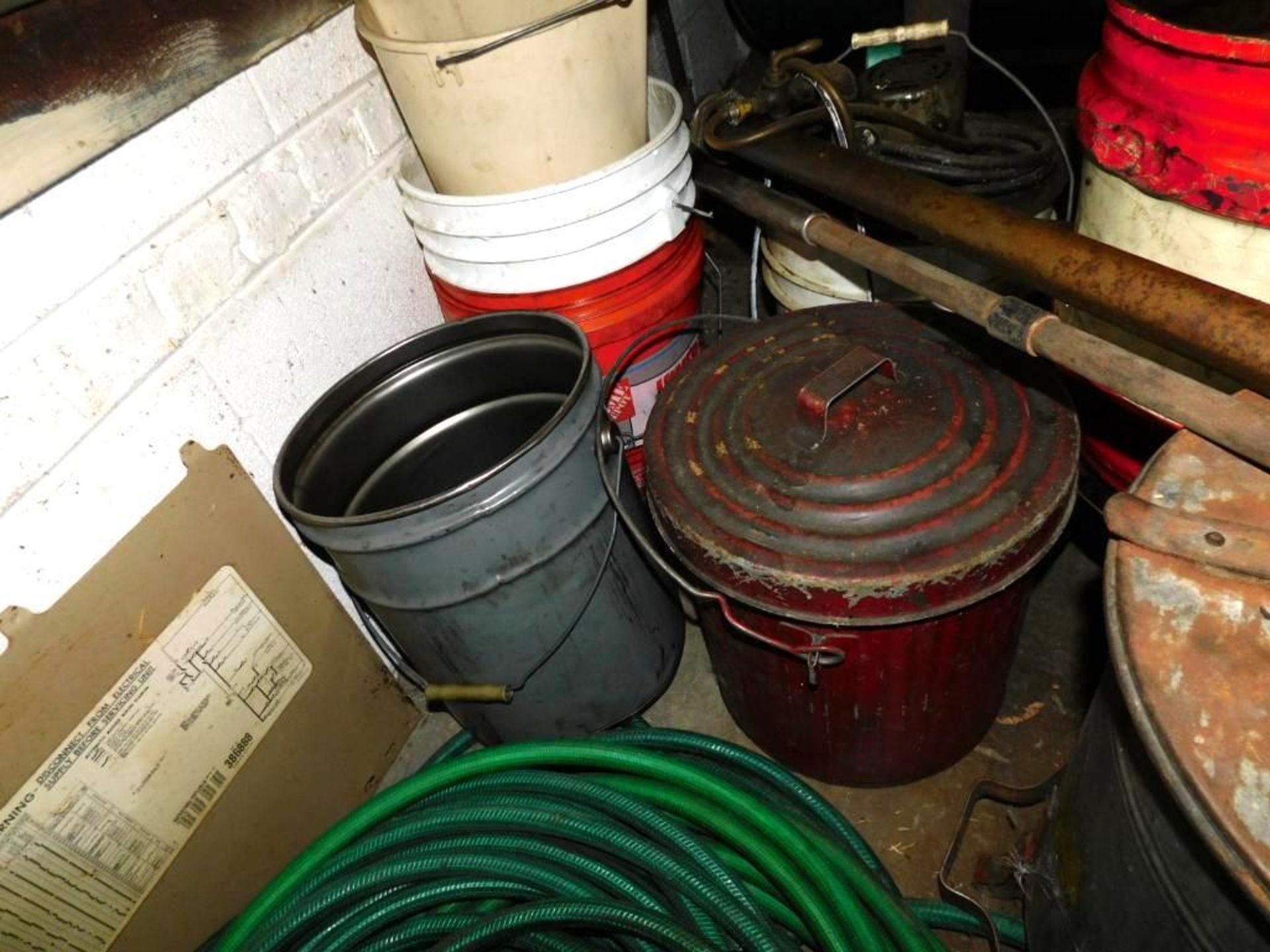 LOT: Oil Rag Waste Cans, Oil Pumps, Hose, Buckets, (7) Grease Guns - Image 4 of 7