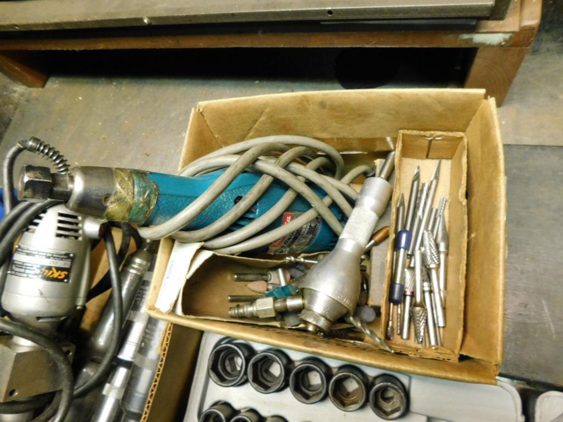 LOT: 1/2" Pneumatic Impact Wrench w/Sockets, Assorted Air Tools, Makita Die Grinder, Propane Torch K - Image 9 of 11