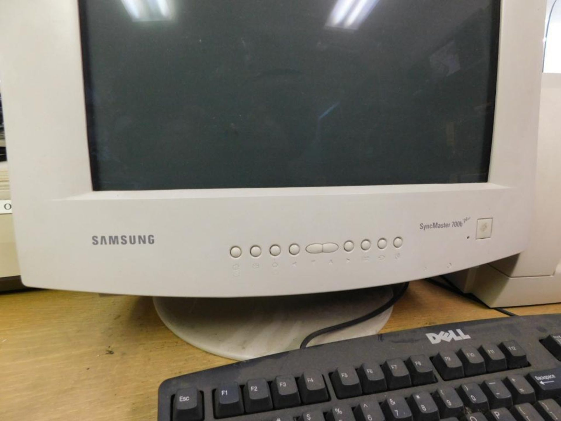 LOT: Desk w/Contents, Samsung Syncmaster 700B Plus Computer, Okidata 92 Microline, HP Laser Jet 1100 - Bild 4 aus 10