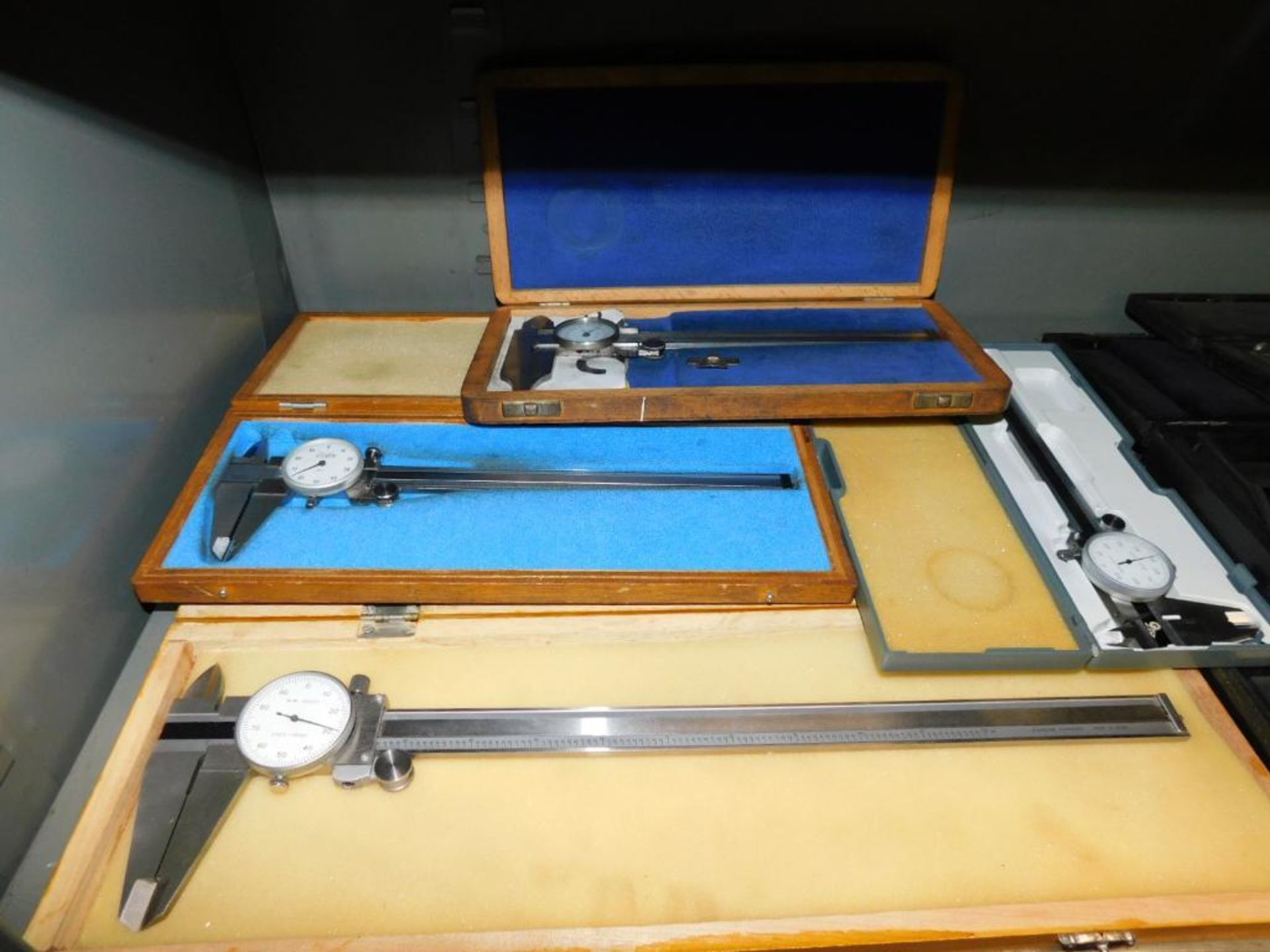 LOT: Contents of Shelf: (3) Assorted Vernier Calipers, (4) Assorted Dial Calipers - Image 3 of 7