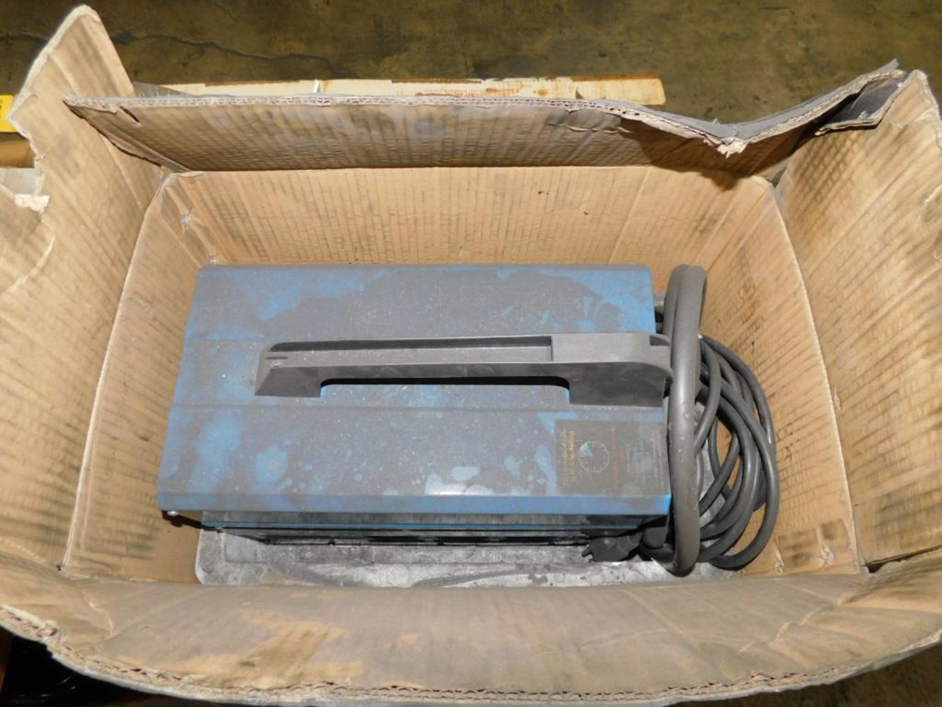 LOT: Chicago Electric Flux Wire Welder, 90 Amp., 120 Volt, 24 Amps, Single Phase, Assorted Welding W - Image 3 of 9