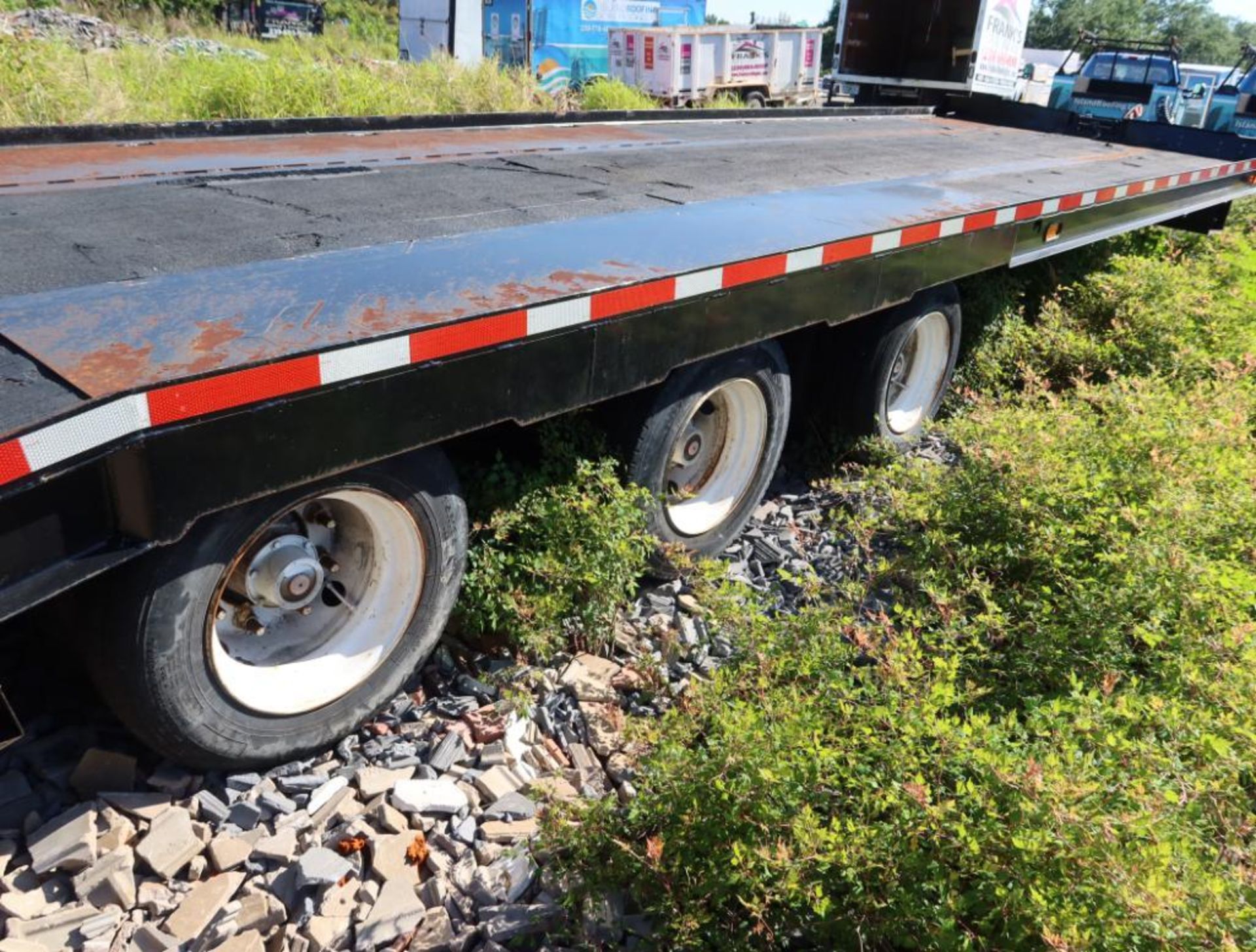 25' x 8' 6" Trail-Eze Tri-Axle Hydraulic Tail Pintle Hitch Trailer, 6' Tail, 4' Flip Tail, 12,000 Lb - Image 10 of 11