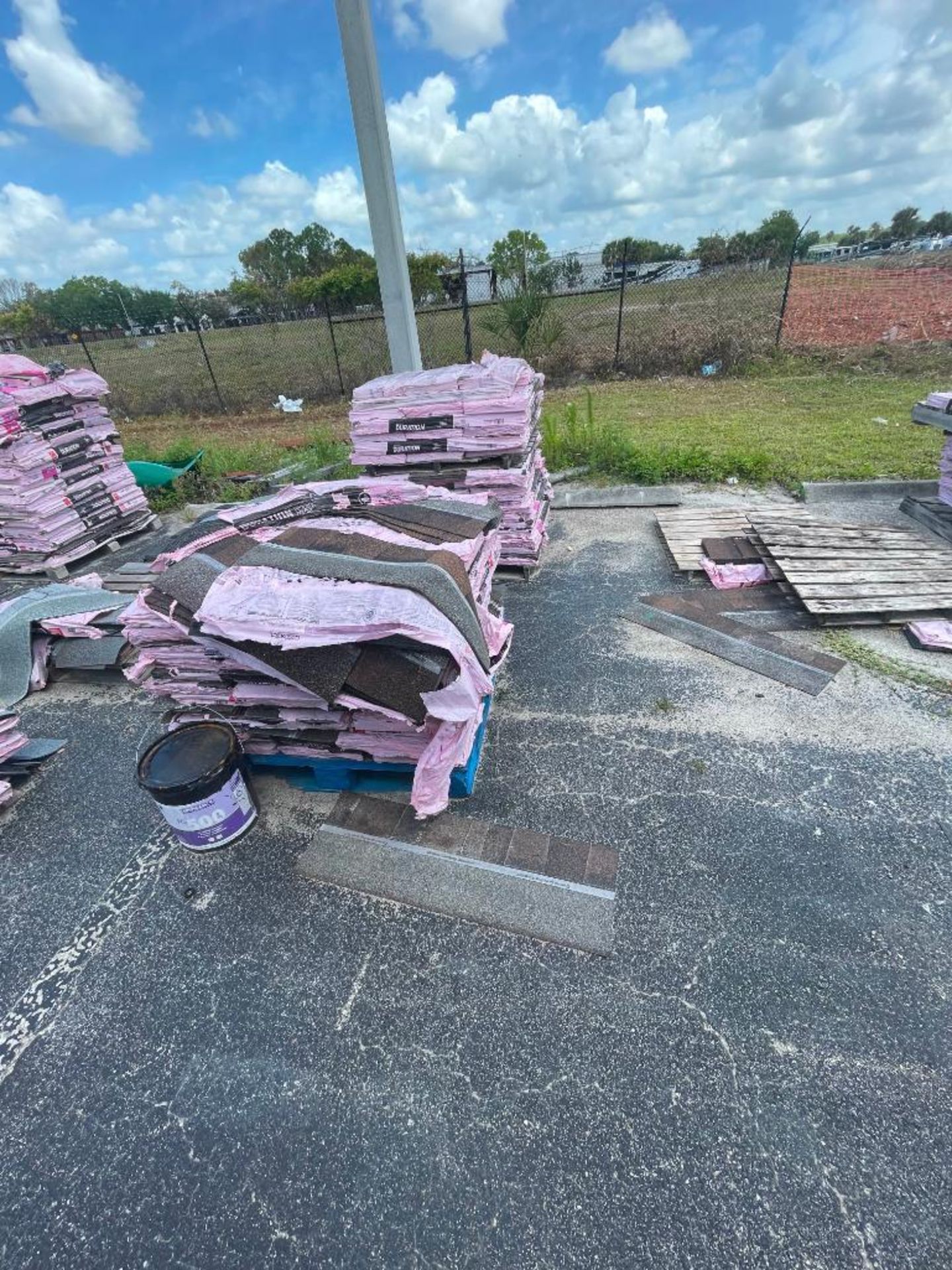 LOT: (35 approx.) Full or Partial Pallets of Assorted Asphalt Shingles - Image 14 of 15