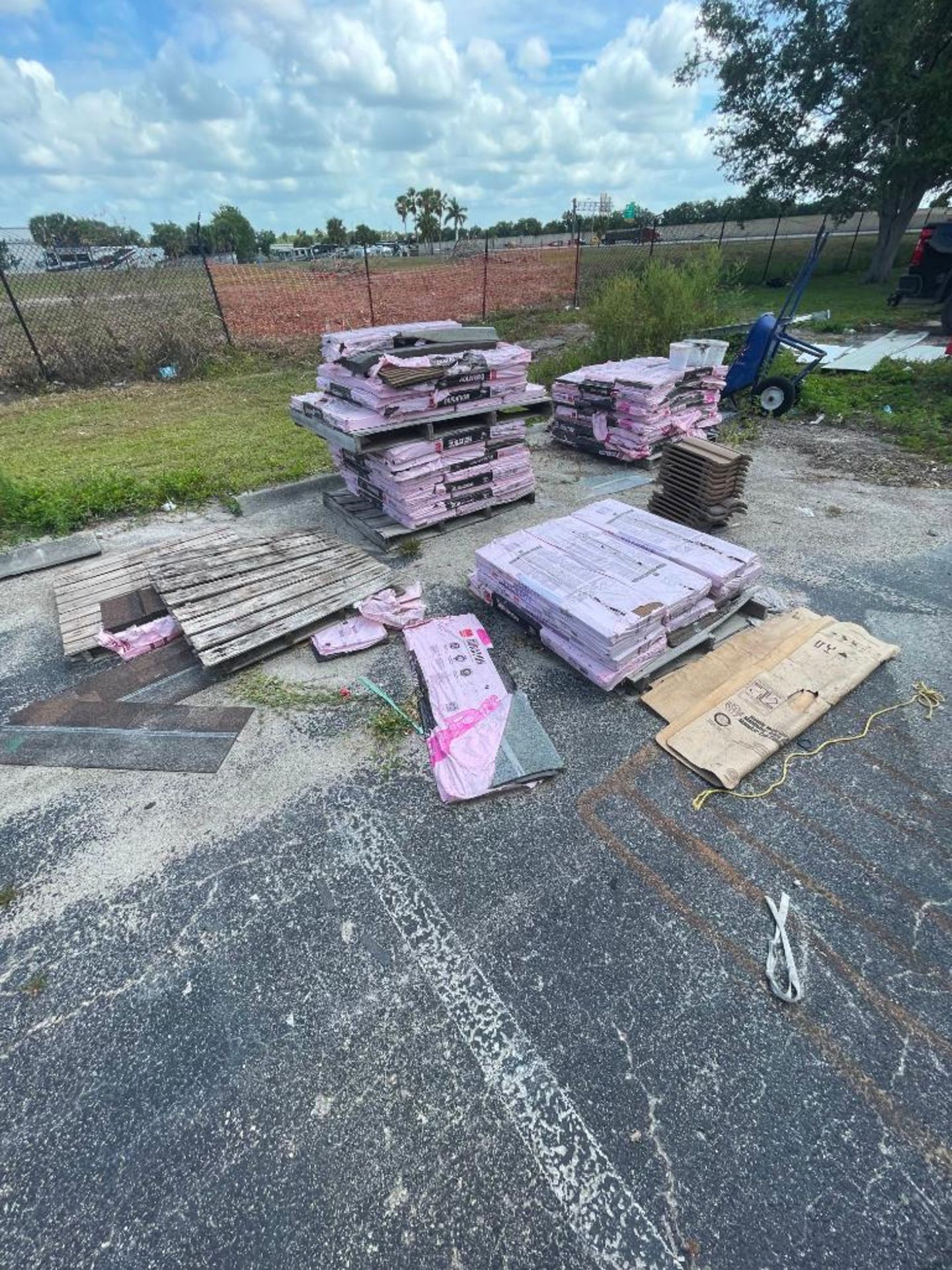 LOT: (35 approx.) Full or Partial Pallets of Assorted Asphalt Shingles - Image 15 of 15