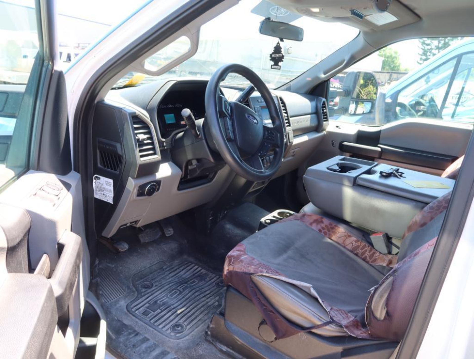 2019 Ford 4WD Crew Cab F-550 Super Duty Flat Bed, Dual Wheel w/Tool Box, Diesel, License# NPW-I96, V - Image 7 of 16