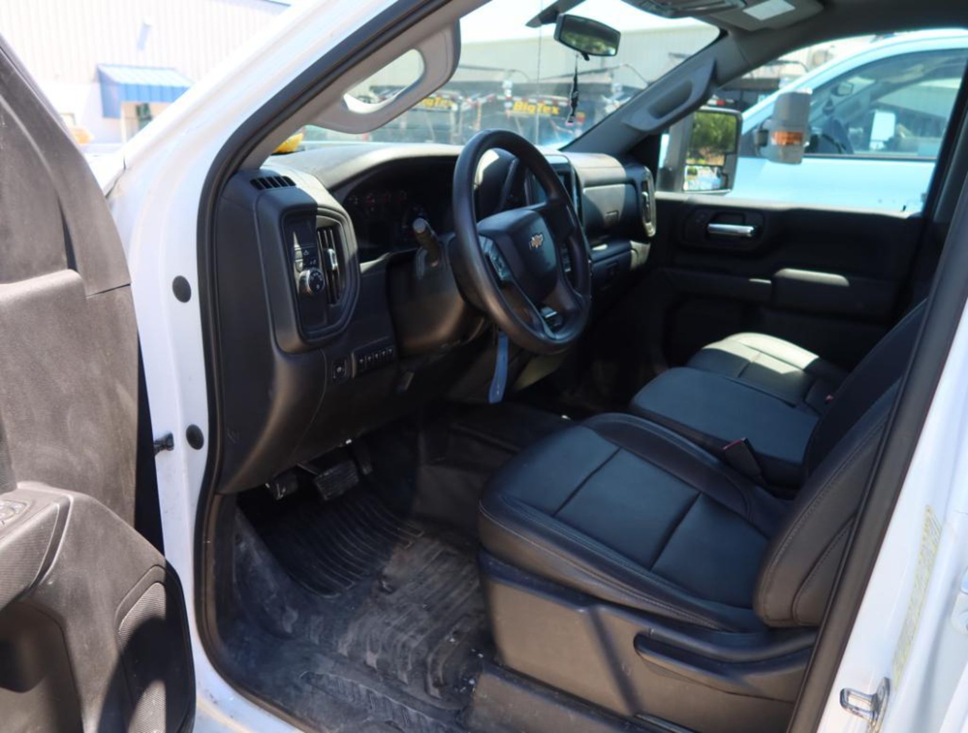 2021 Chevy Silverado 2WD 4 Door Crew Cab Service Body w/Ladder Rack, Gas License# QTJ-P77, VIN 1GB1W - Image 6 of 8