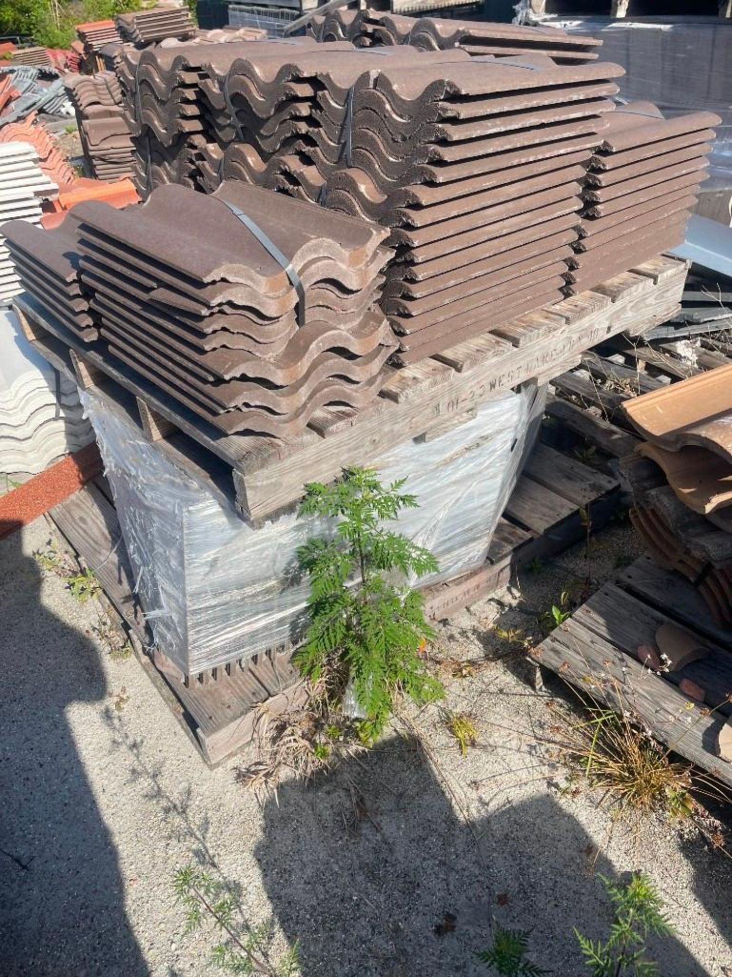 LOT: Assorted Roofing Tiles - Image 8 of 20