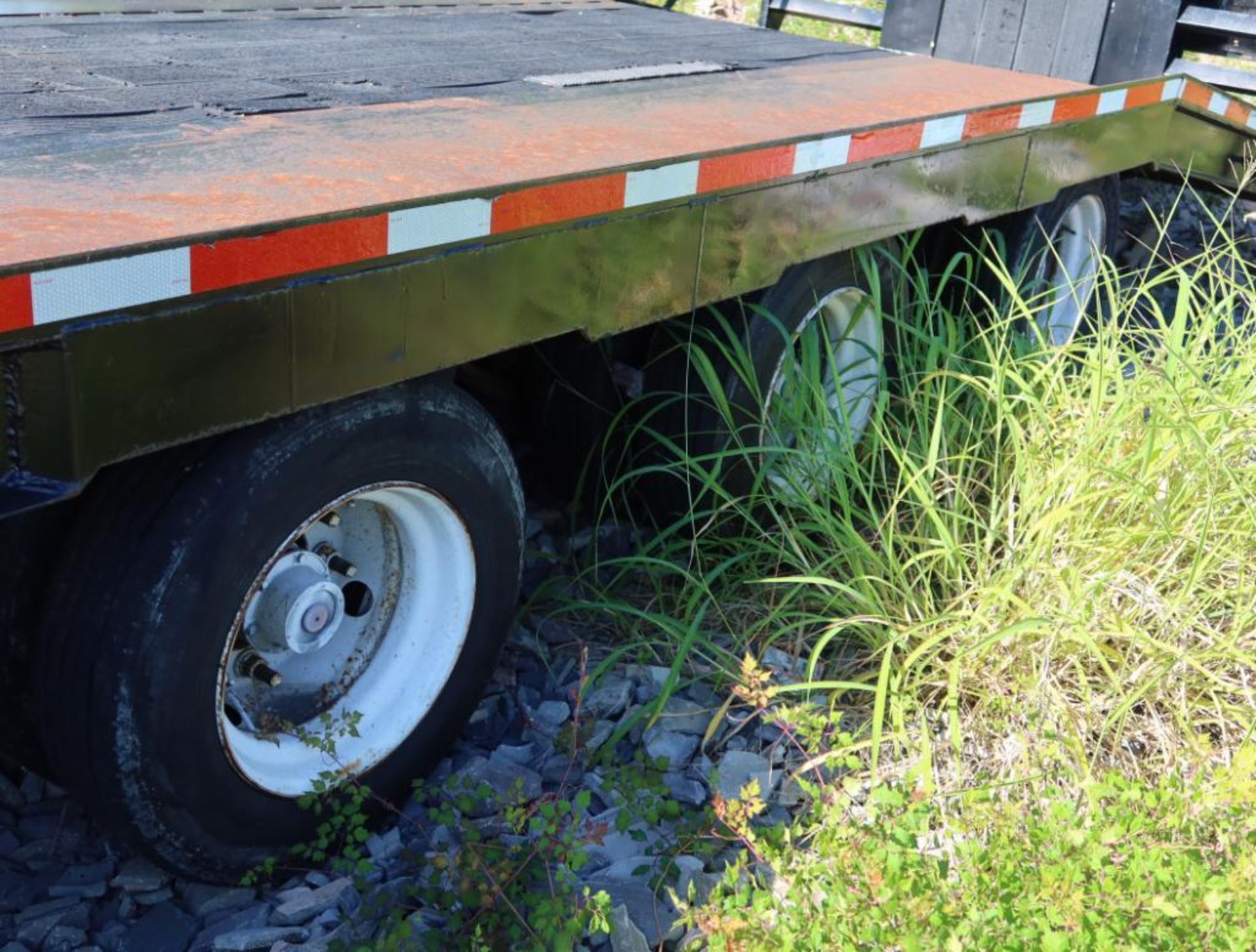 25' x 8' 6" Trail-Eze Tri-Axle Hydraulic Tail Pintle Hitch Trailer, 6' Tail, 4' Flip Tail, 12,000 Lb - Image 7 of 11