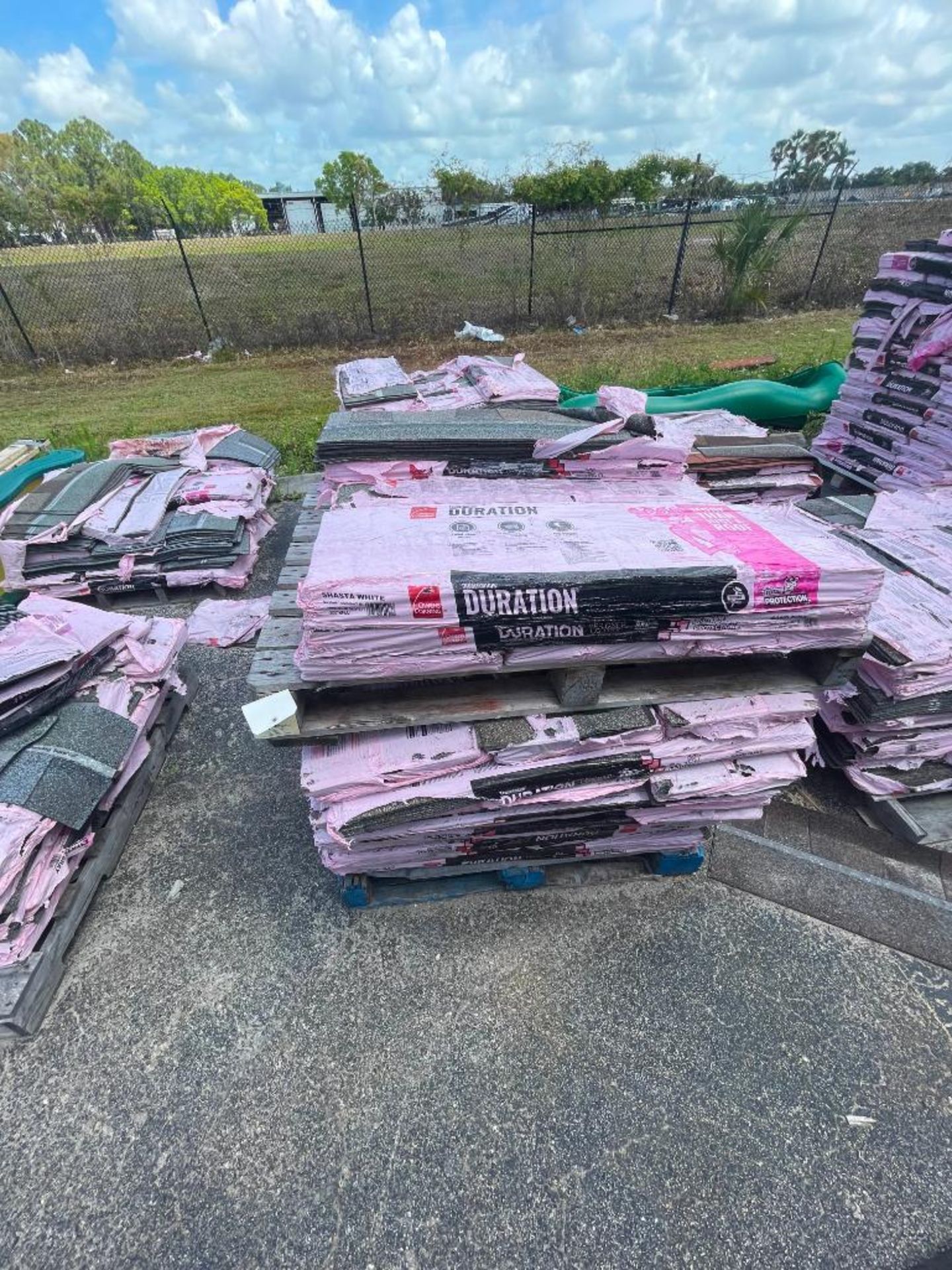 LOT: (35 approx.) Full or Partial Pallets of Assorted Asphalt Shingles - Image 10 of 15