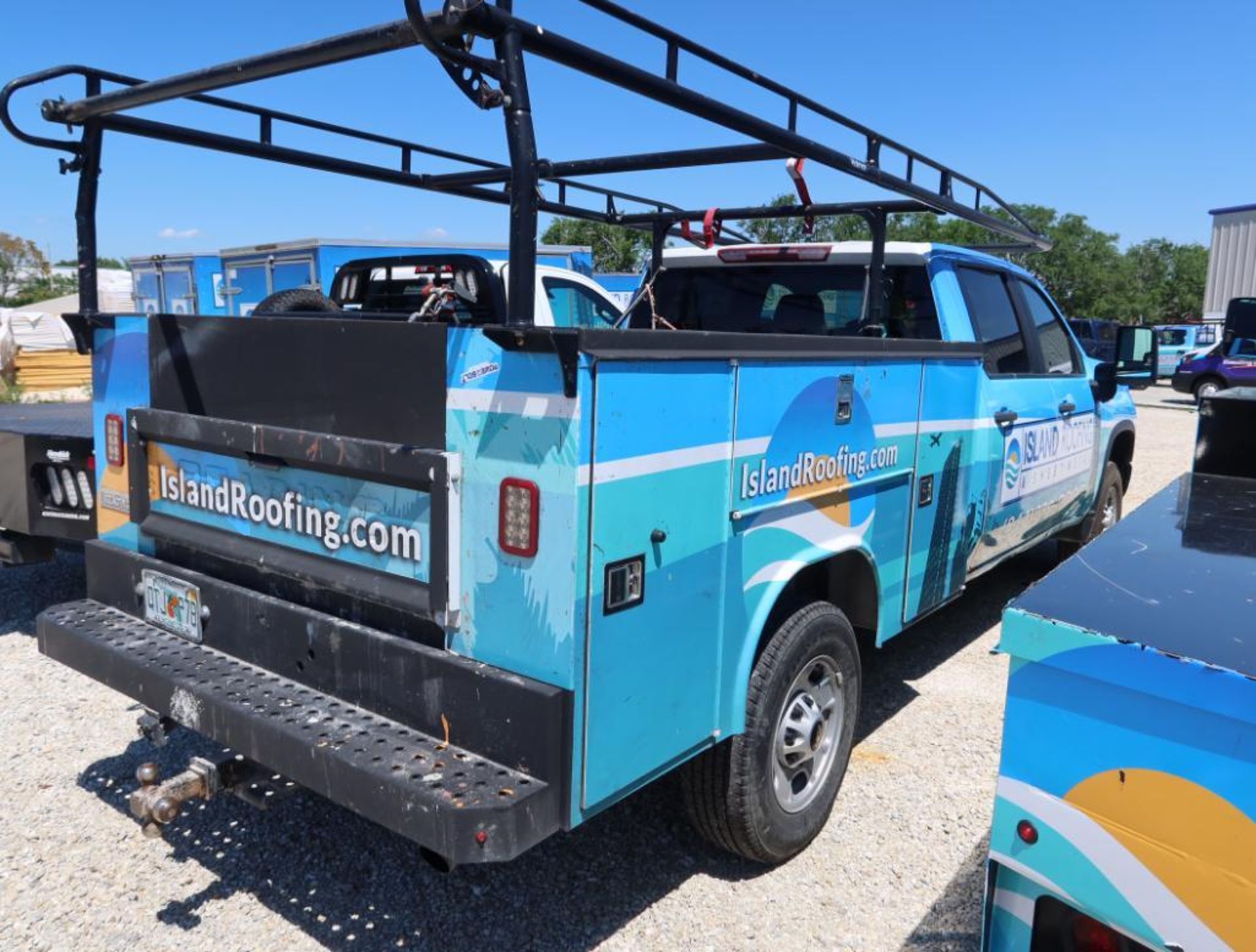 2020 Chevy Silverado 2WD 4Dr Crew Cab Service Body w/Ladder Rack, Gas, License# QTJ-P78, VIN 1GB4WLE - Image 3 of 8