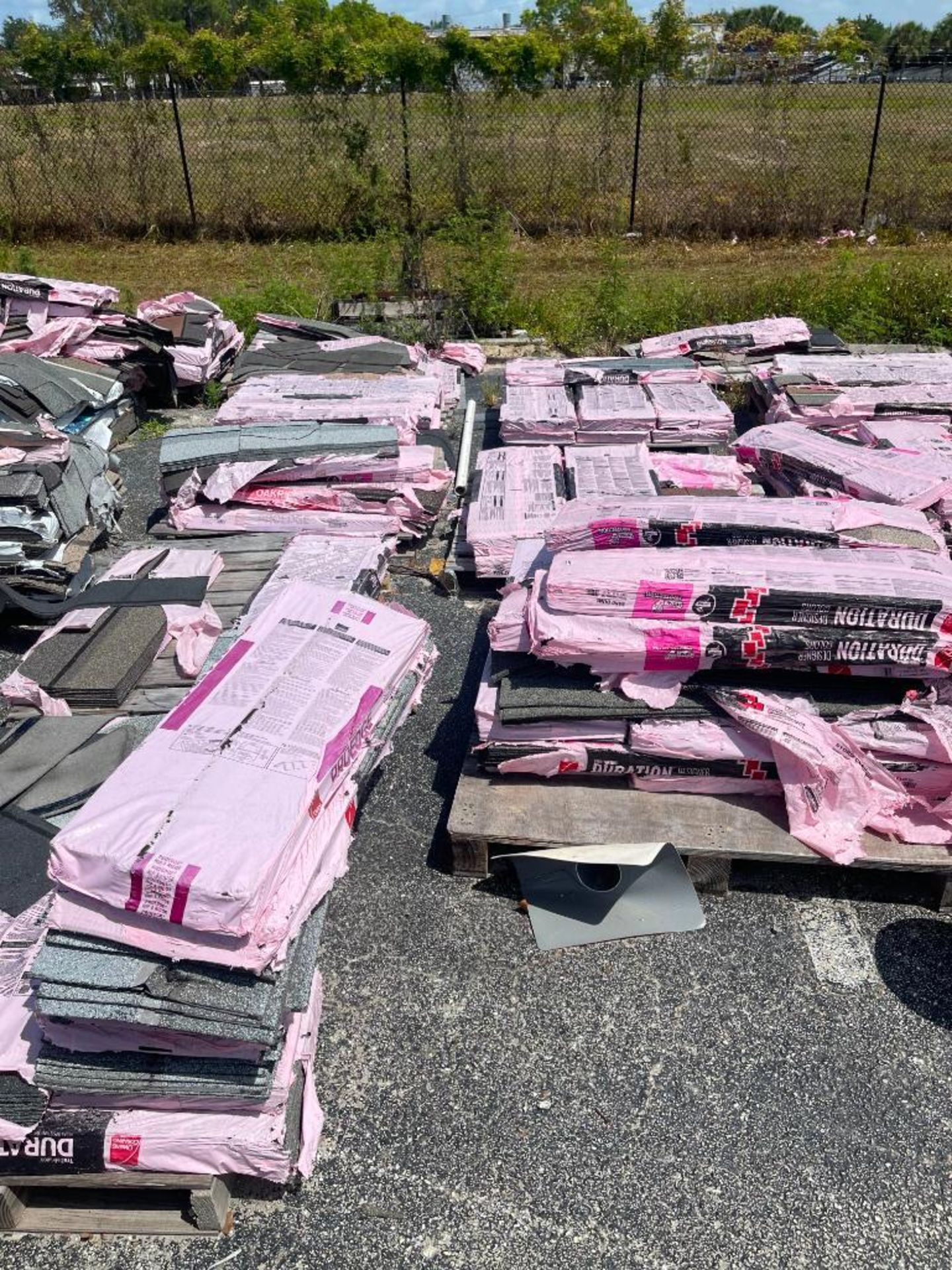 LOT: (35 approx.) Full or Partial Pallets of Assorted Asphalt Shingles - Image 6 of 15