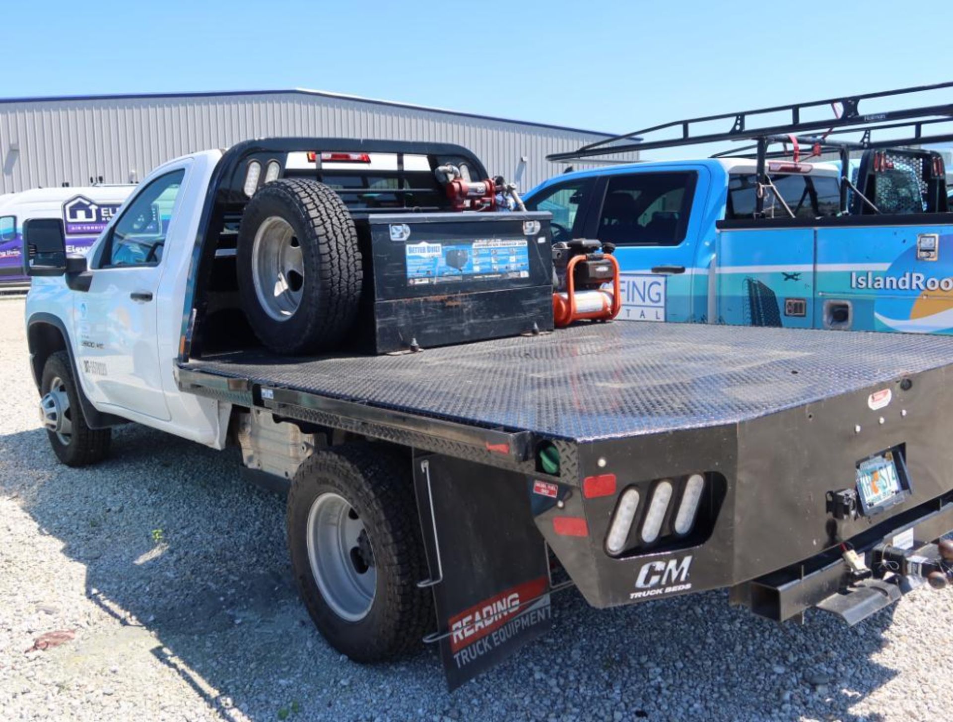 2021 Chevy Silverado 3500 4 Door Flat Bed Dual Wheel w/Air Compressor and Transfer Tank/Toolbox, Die - Image 5 of 8