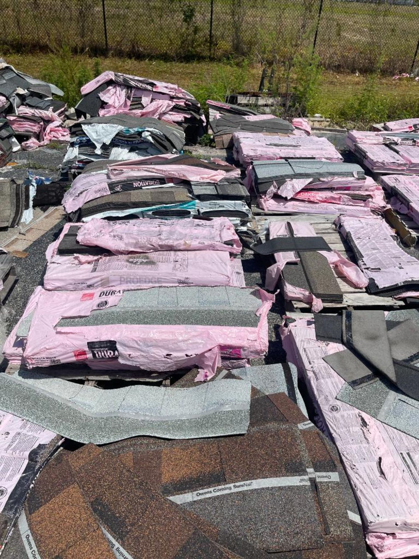 LOT: (35 approx.) Full or Partial Pallets of Assorted Asphalt Shingles - Image 5 of 15