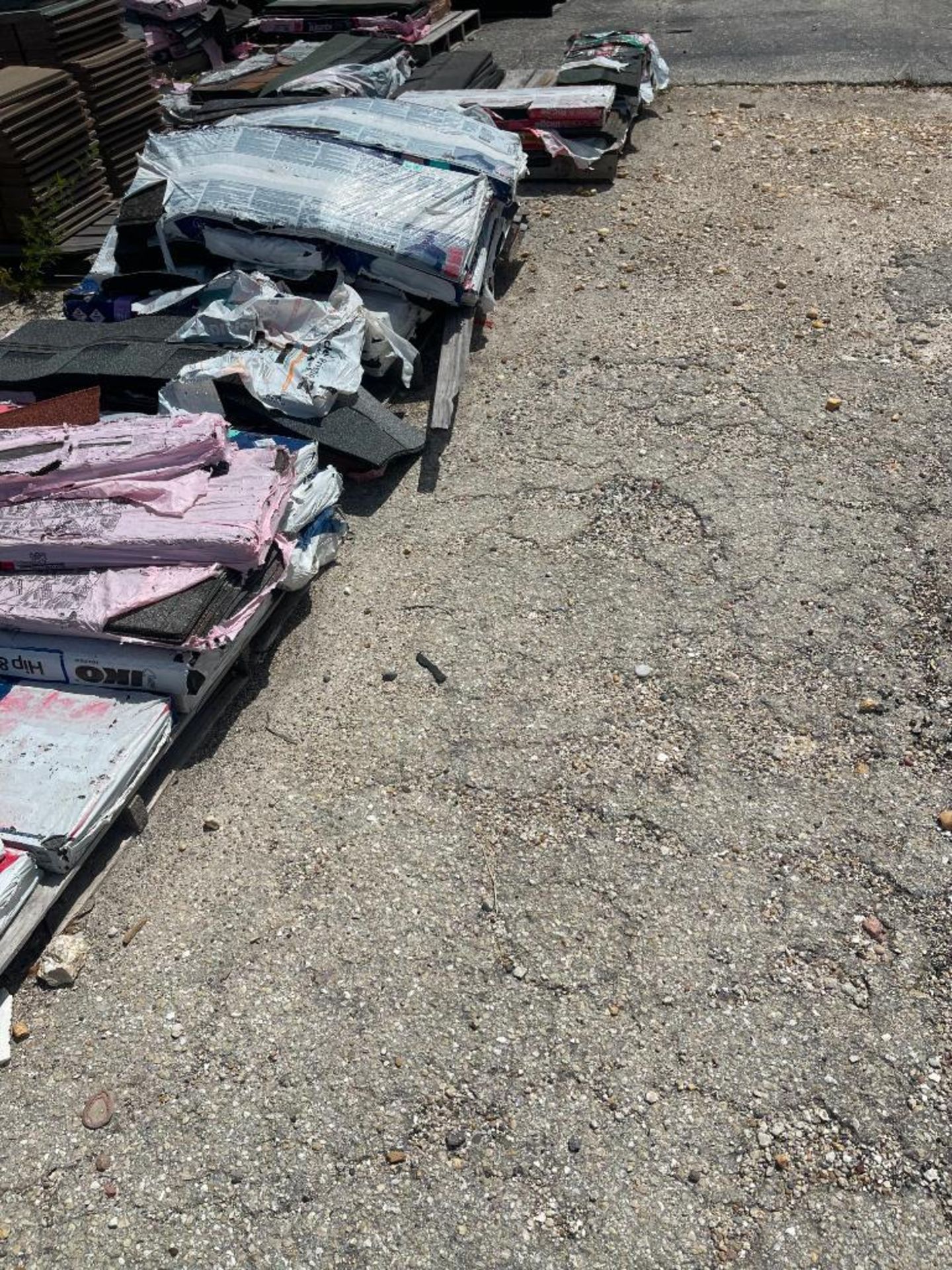 LOT: (35 approx.) Full or Partial Pallets of Assorted Asphalt Shingles - Image 2 of 15