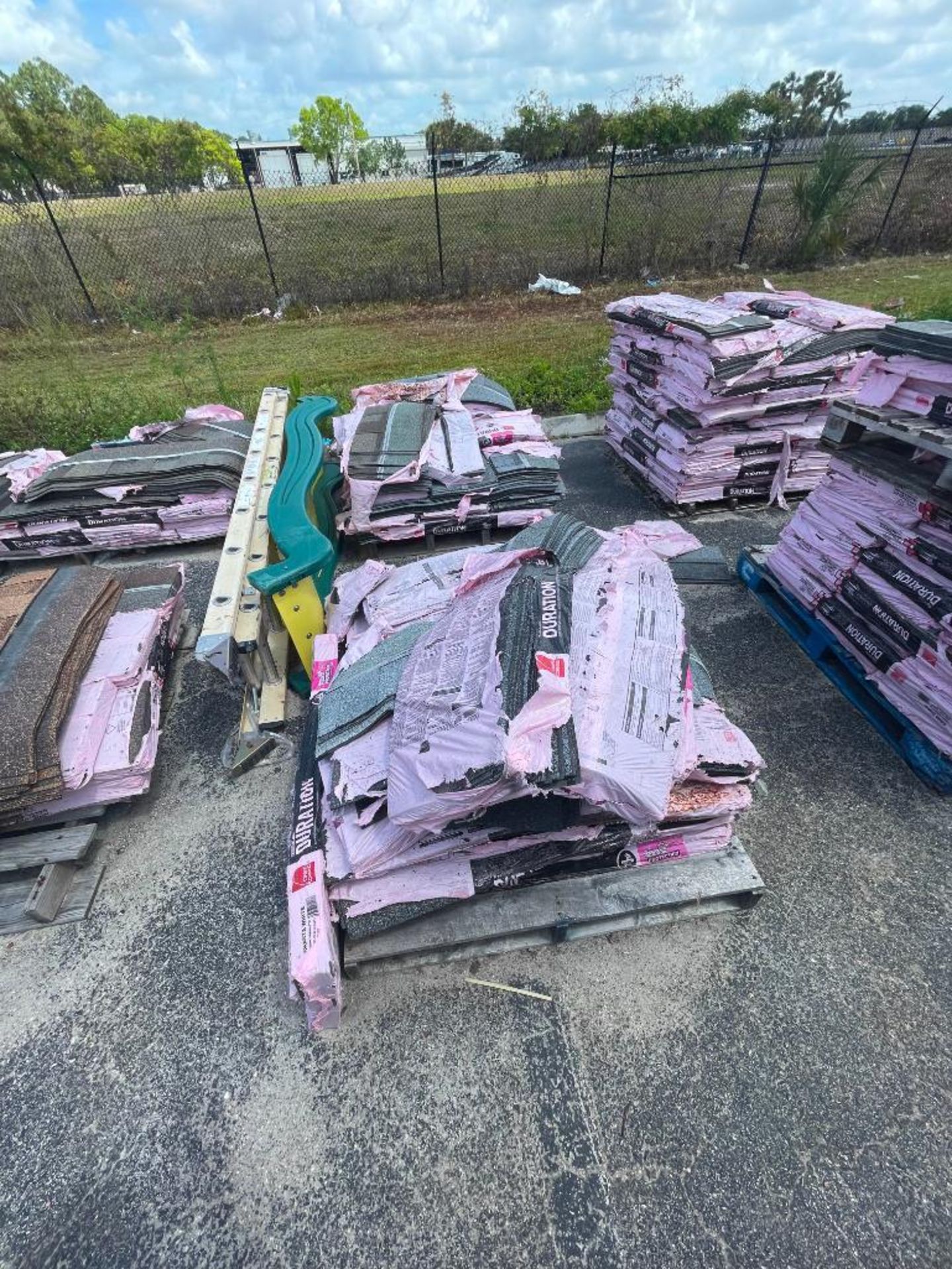 LOT: (35 approx.) Full or Partial Pallets of Assorted Asphalt Shingles - Image 9 of 15