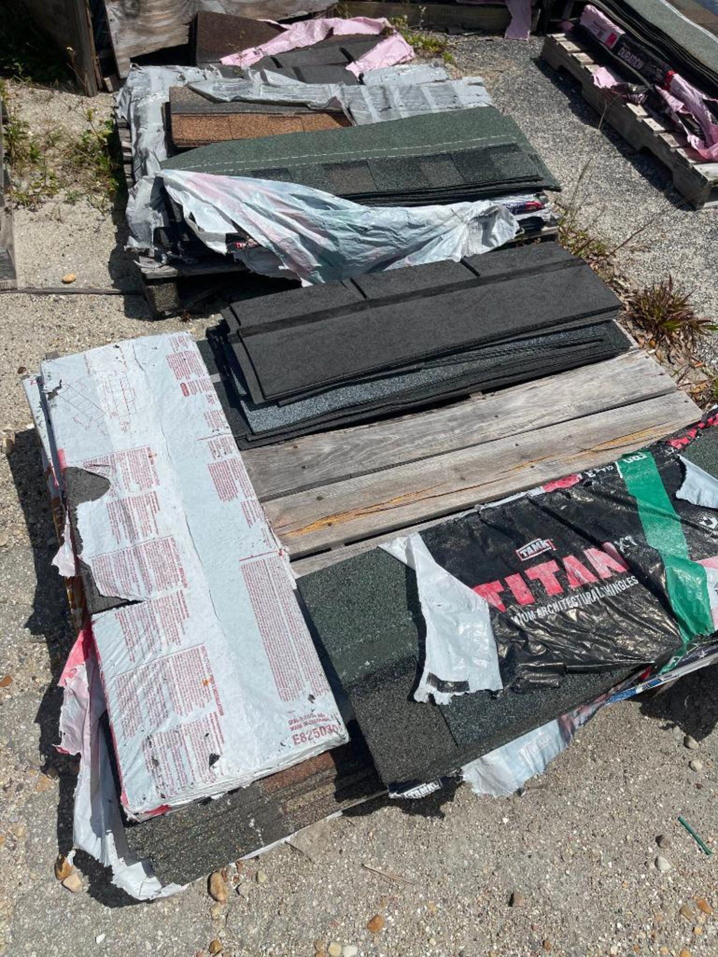 LOT: (35 approx.) Full or Partial Pallets of Assorted Asphalt Shingles - Image 3 of 15