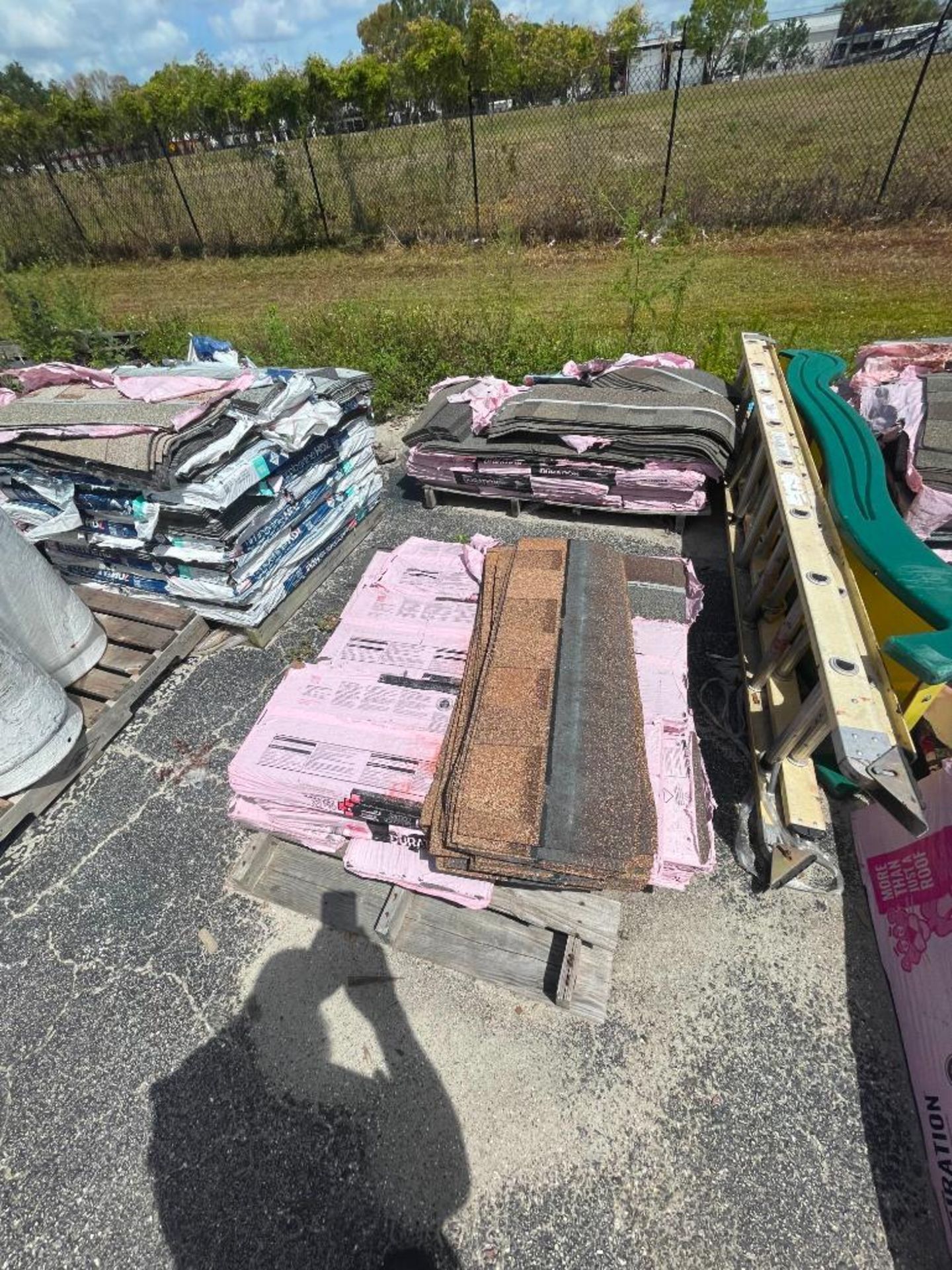 LOT: (35 approx.) Full or Partial Pallets of Assorted Asphalt Shingles - Image 8 of 15