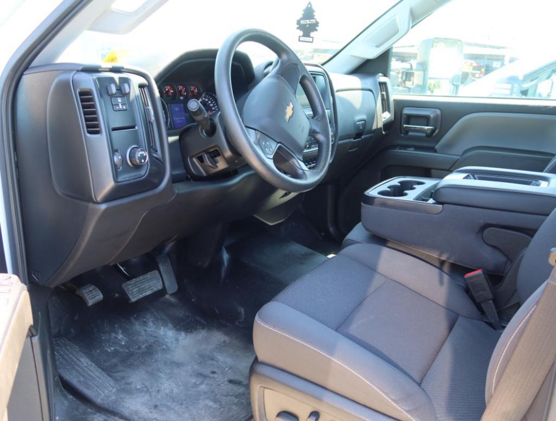 2020 Chevy Silverado 2WD 6.6L C4500 Turbo Diesel V8 Dual Wheel w/Utility Bed, Diesel, License# AT2 1 - Image 6 of 8