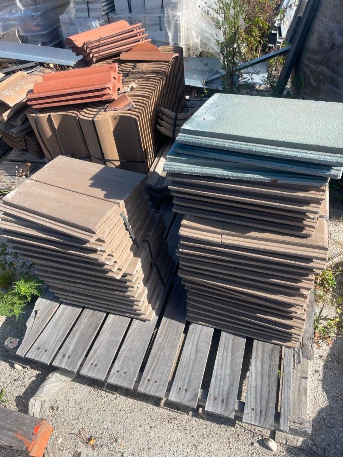 LOT: Assorted Roofing Tiles - Image 7 of 20