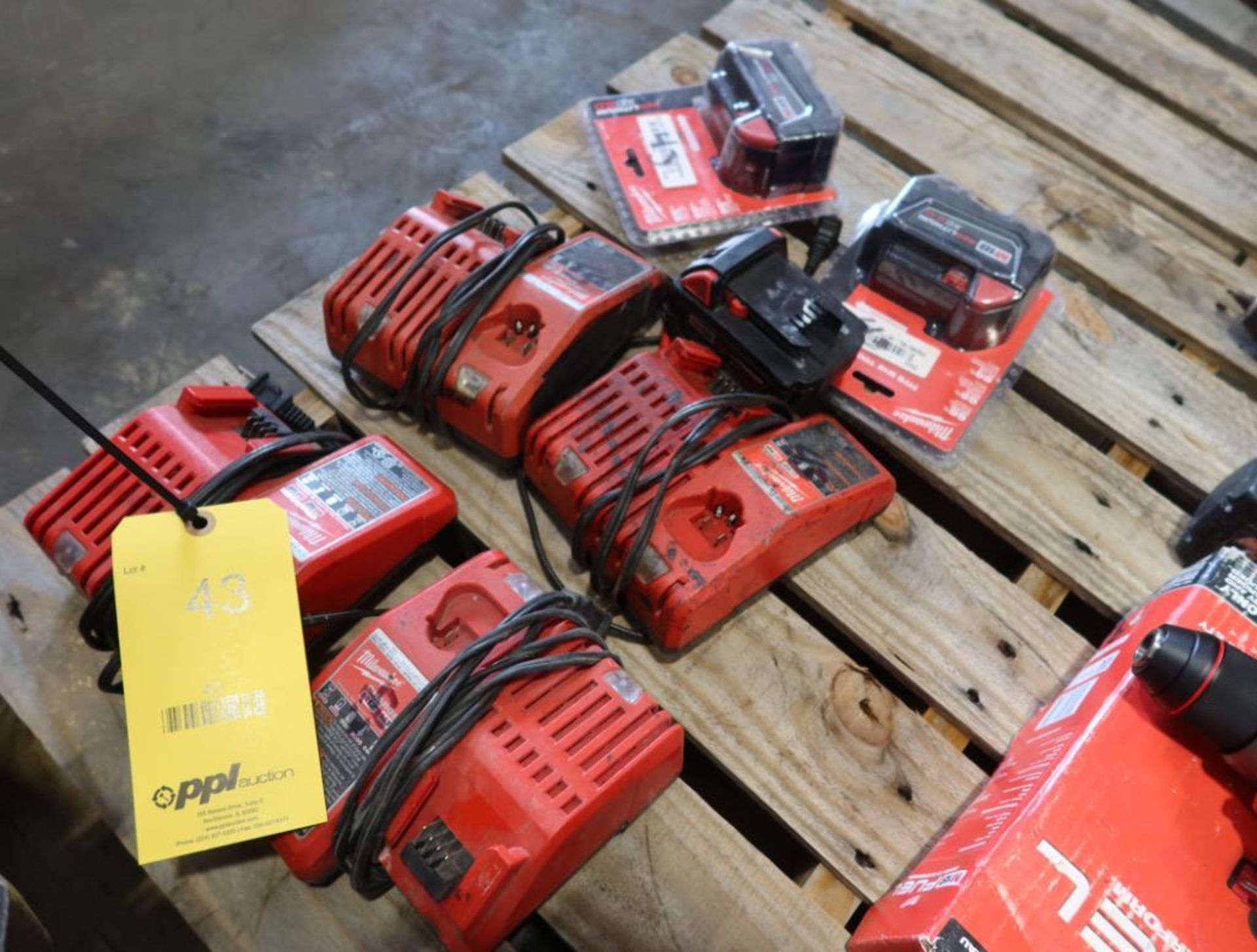 LOT: Batteries & Chargers