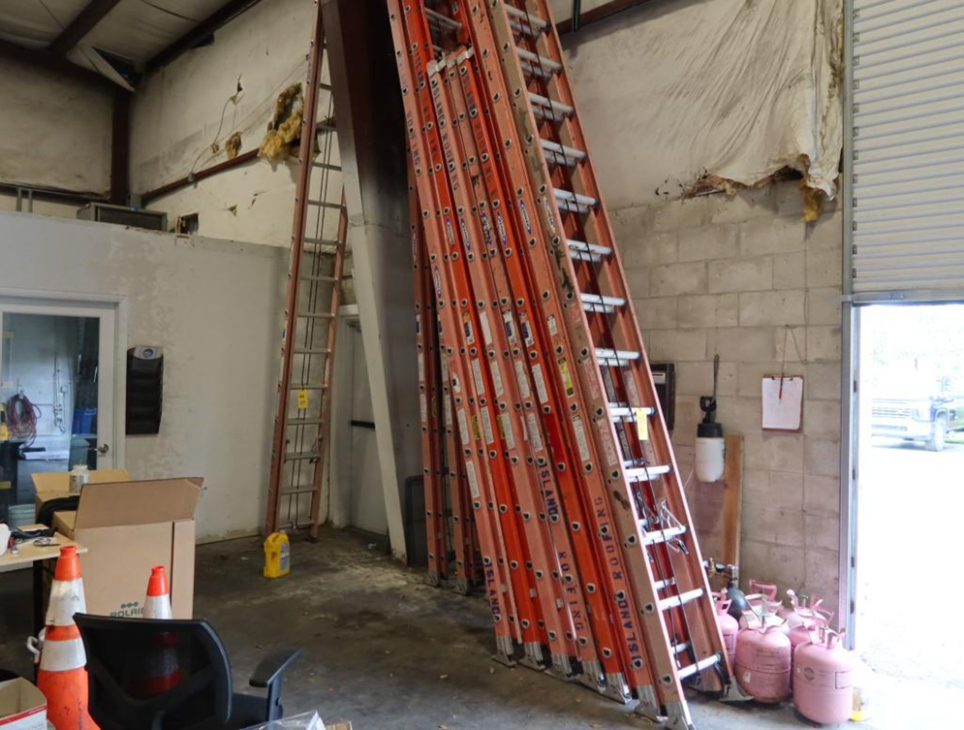 LOT: (2) 32' Fiberglass Extension Ladders, (2) 24' Fiberglass Extension Ladders