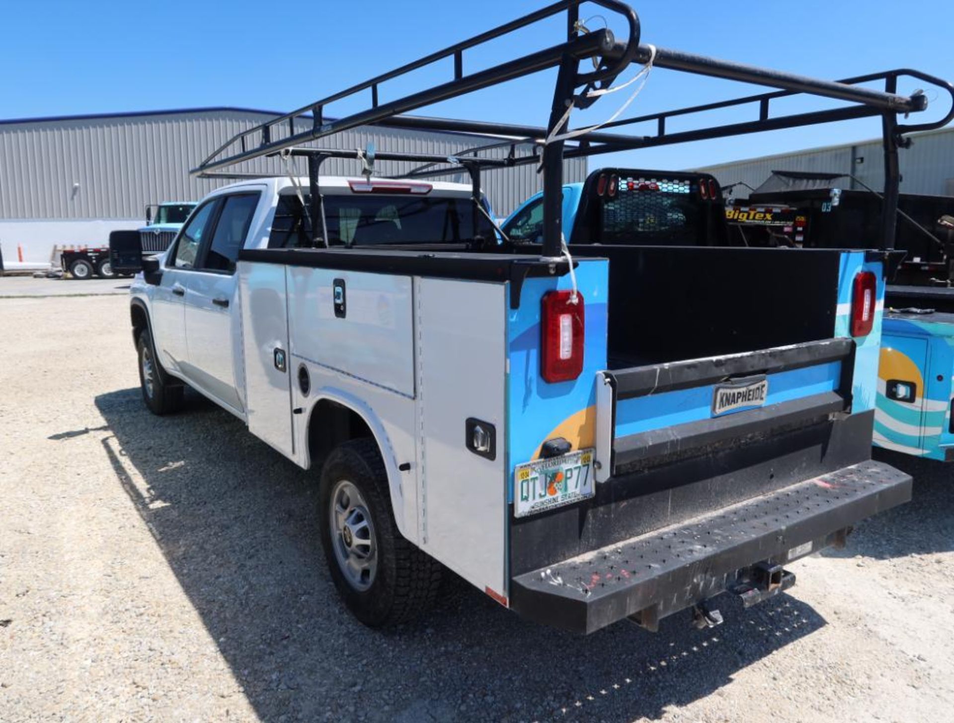 2021 Chevy Silverado 2WD 4 Door Crew Cab Service Body w/Ladder Rack, Gas License# QTJ-P77, VIN 1GB1W - Image 5 of 8