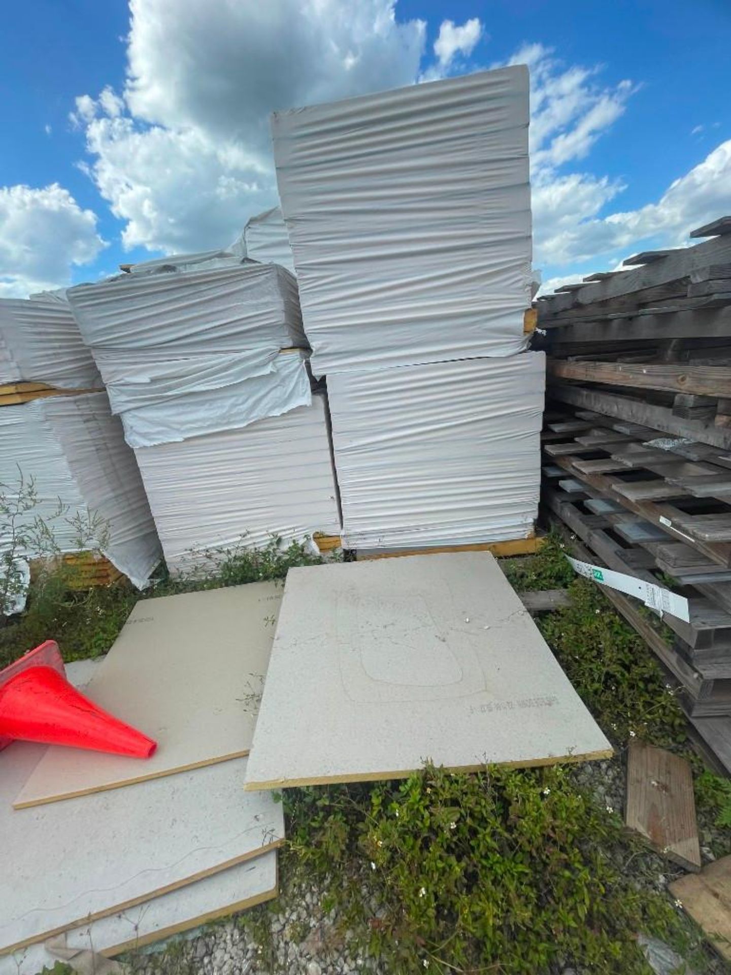 LOT: Assorted Sizes & Thickness of Poly Insulation Panels - Image 8 of 8