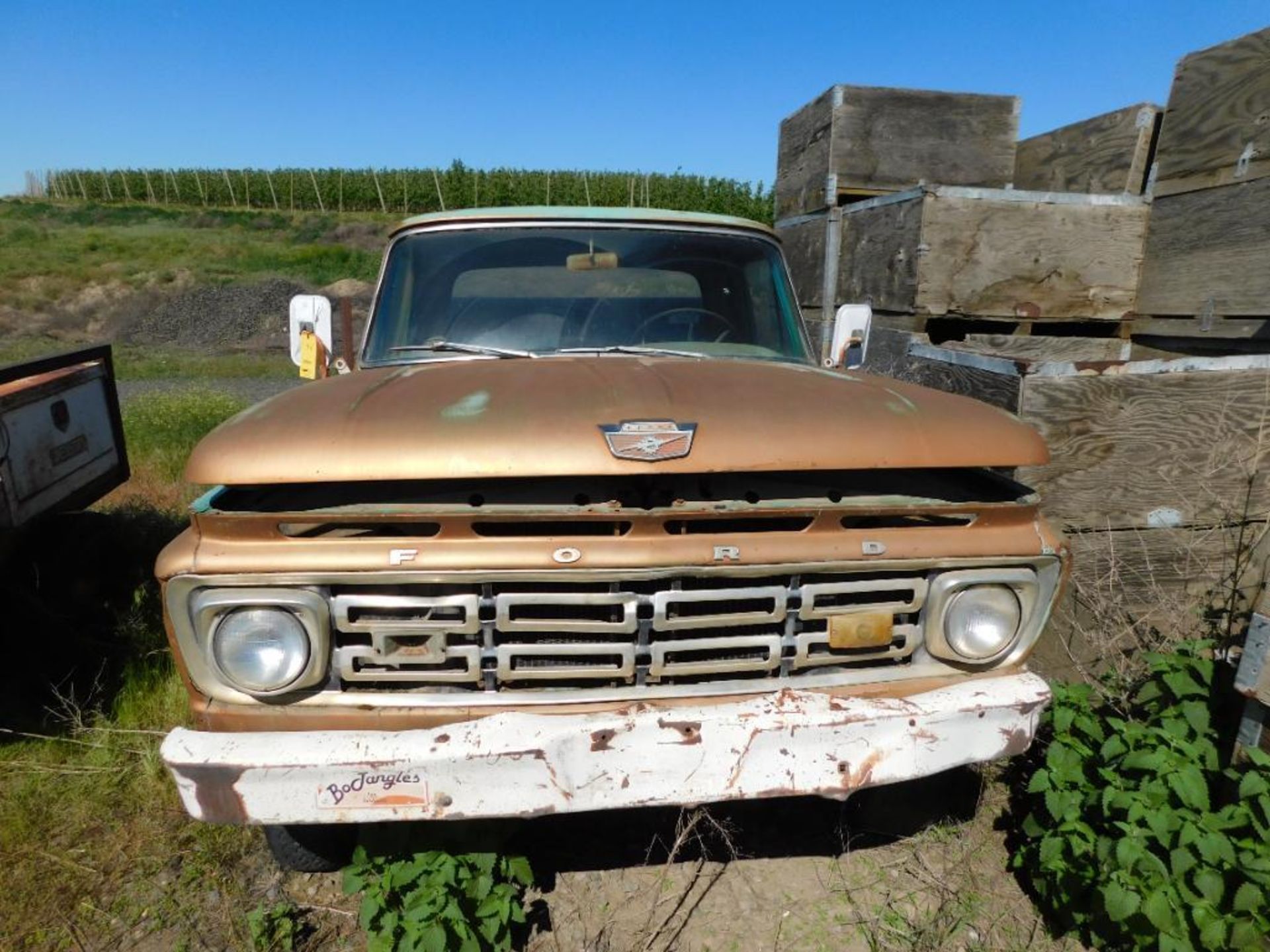 1964 Ford Flatbed 4-Wheel Drive, V8 Manual Transmission, VIN 56523 (AS IS) (LOCATED IN MAINTENANCE A - Image 2 of 4