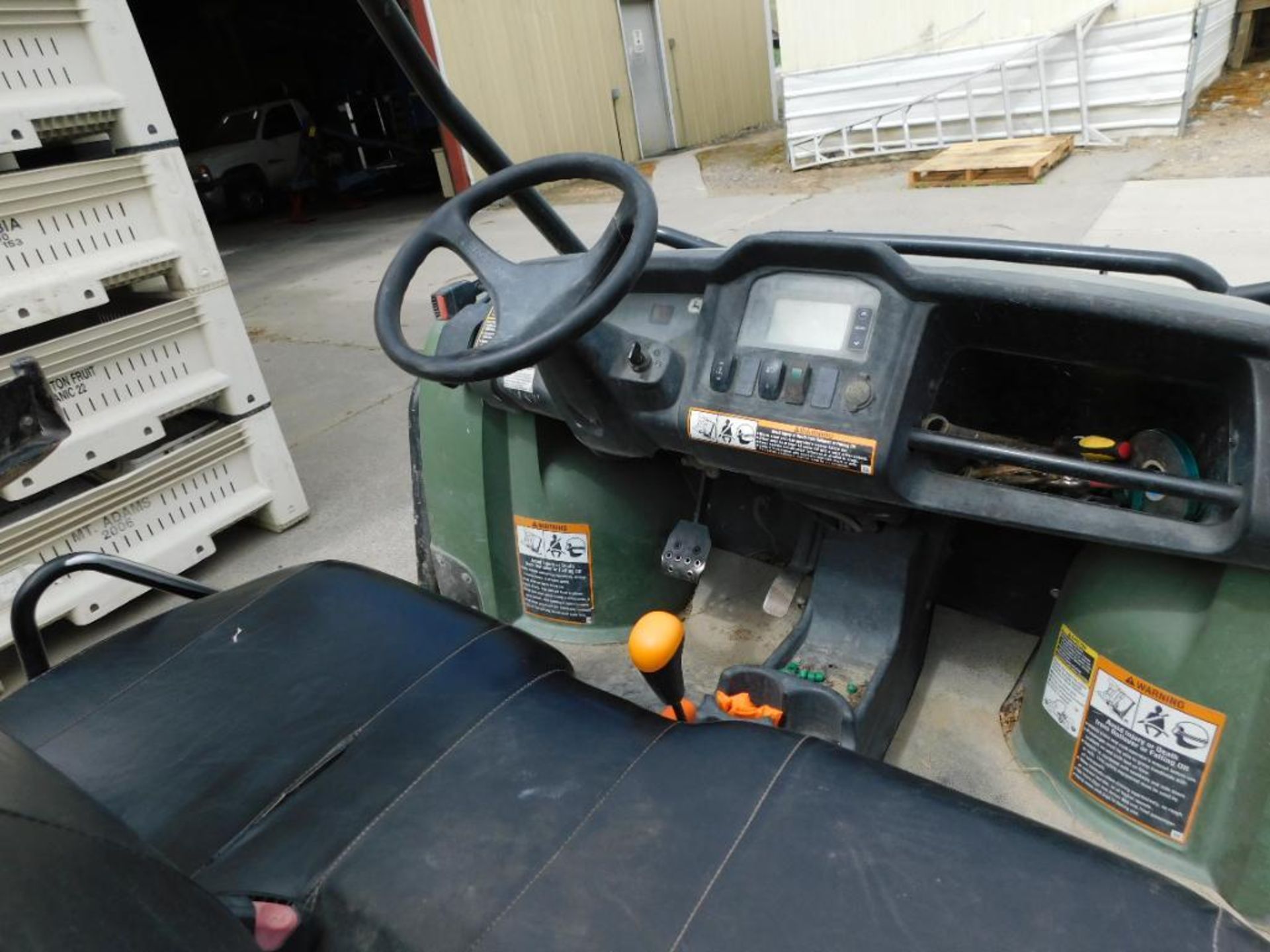 John Deer 825E 4-Wheel Drive Gator Dump Bed w/Orchard Spraying System, 12CC Gasoline Power, S/N 1M08 - Image 6 of 7