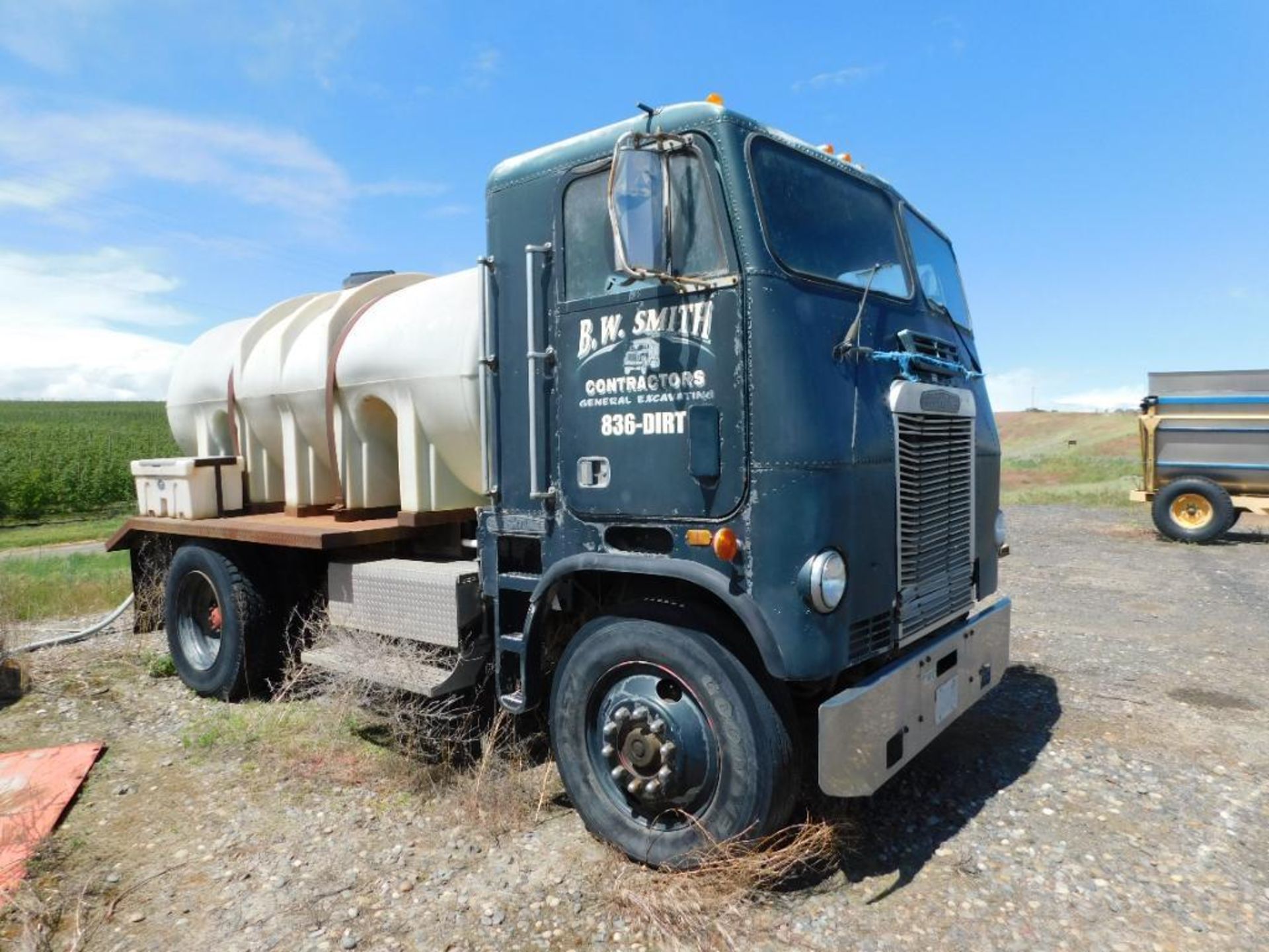 1985 Freightliner Diesel Cab Over Water Truck, Eaton Fuller 7-Speed Manual Transmission, Water Tank - Image 3 of 7