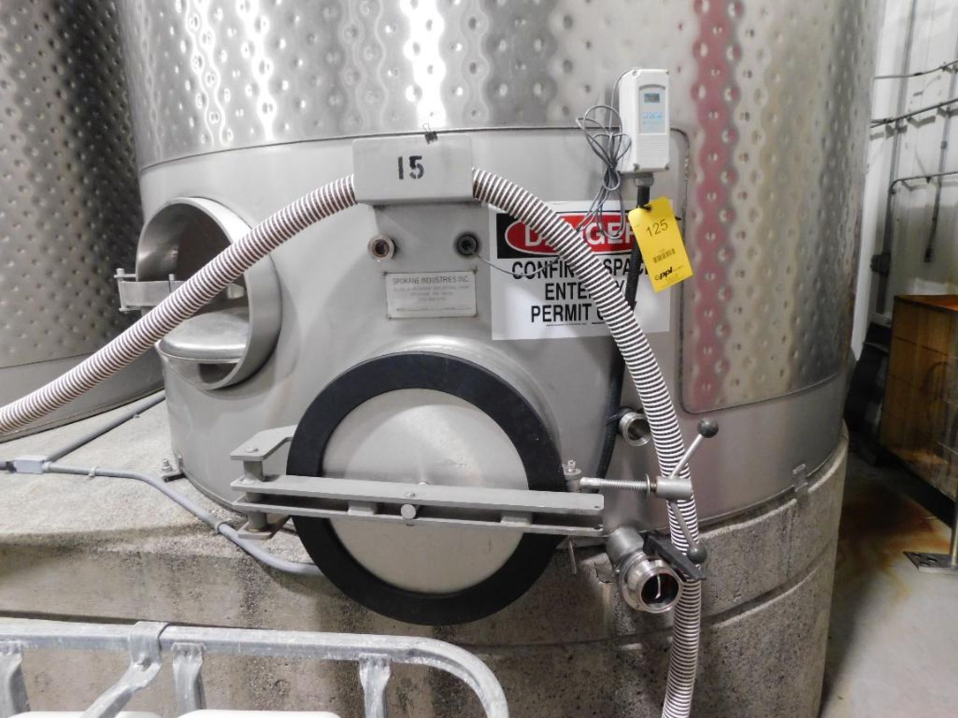 Spokane Industries 2,500 Gallon V90-8-S Stainless Steel Wine Fermentation Tank (NO LID) (SUBJECT TO - Image 2 of 3