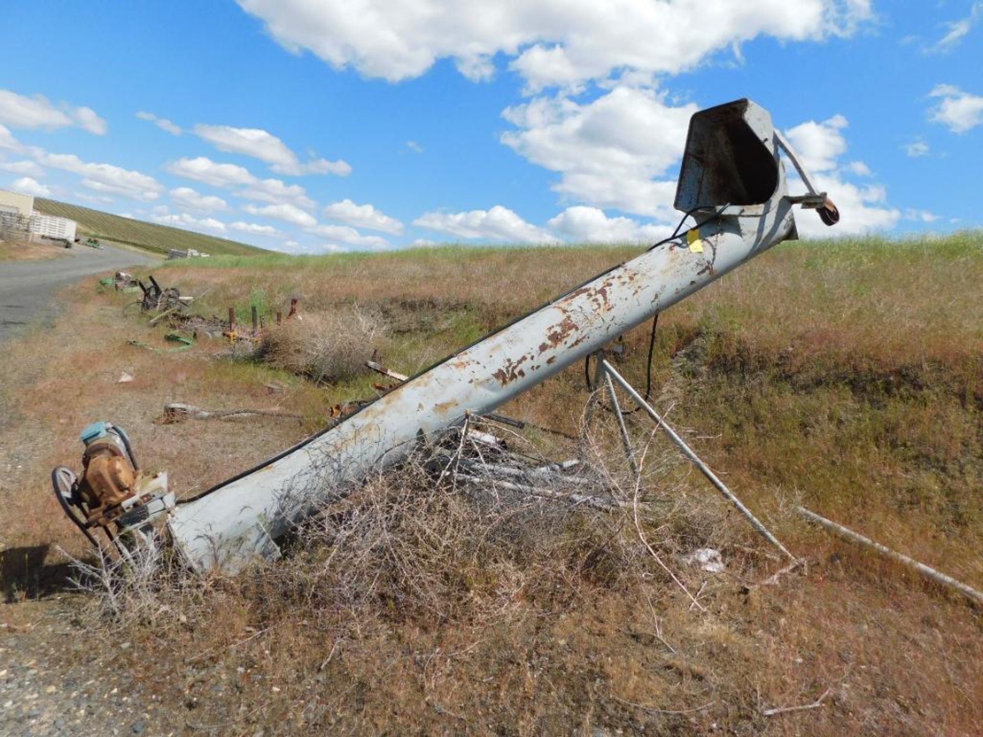 LOT: (2) Inclined Powered Auger Conveyors (LOCATED IN MAINTENANCE AREA) - Image 3 of 3