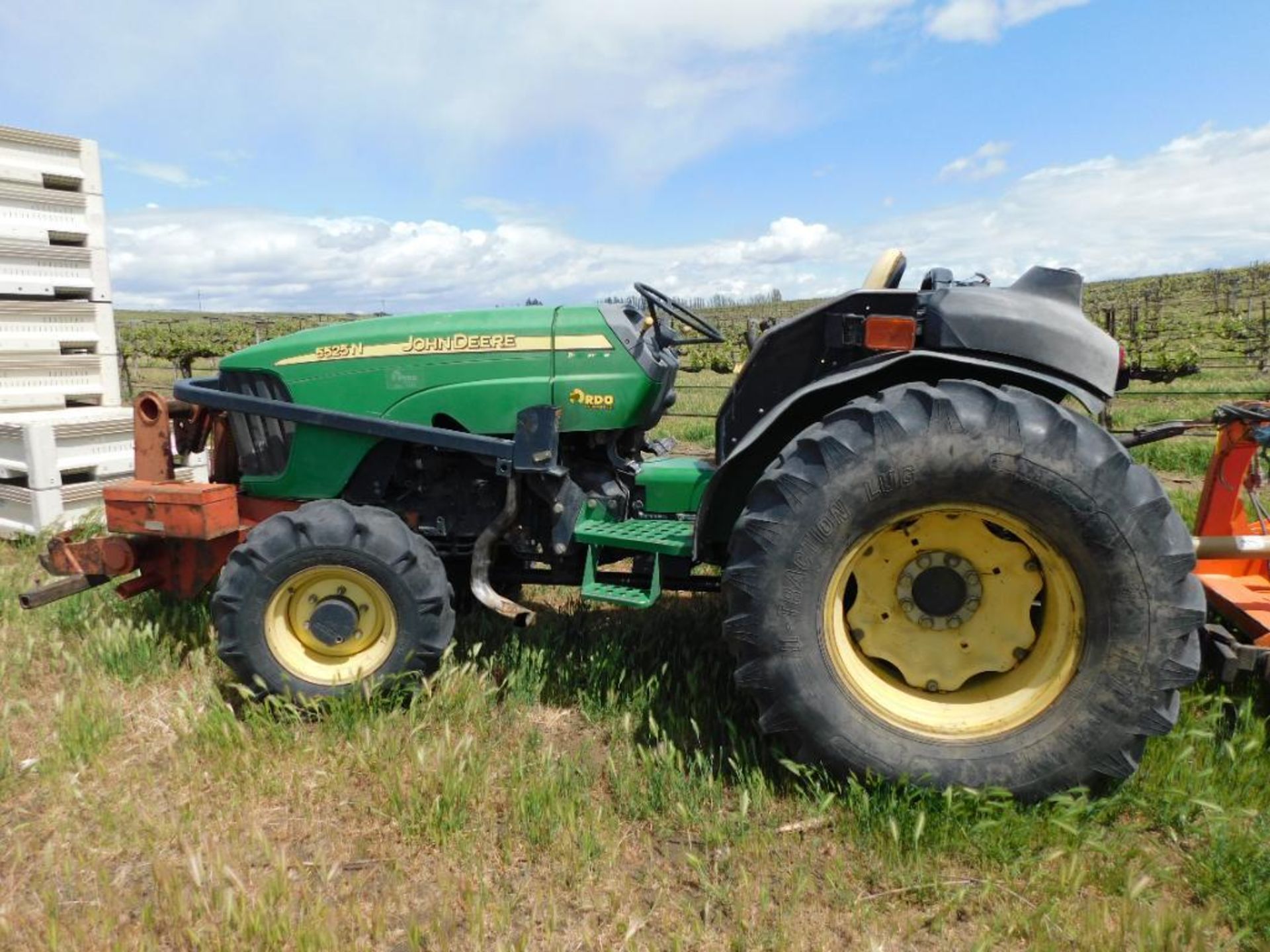 John Deer 5525N 4-Wheel Drive Tractor, 4-Cylinder Turbo Diesel Engine, 3 Pt. Rear Hitch & PTO, Rear - Image 3 of 9