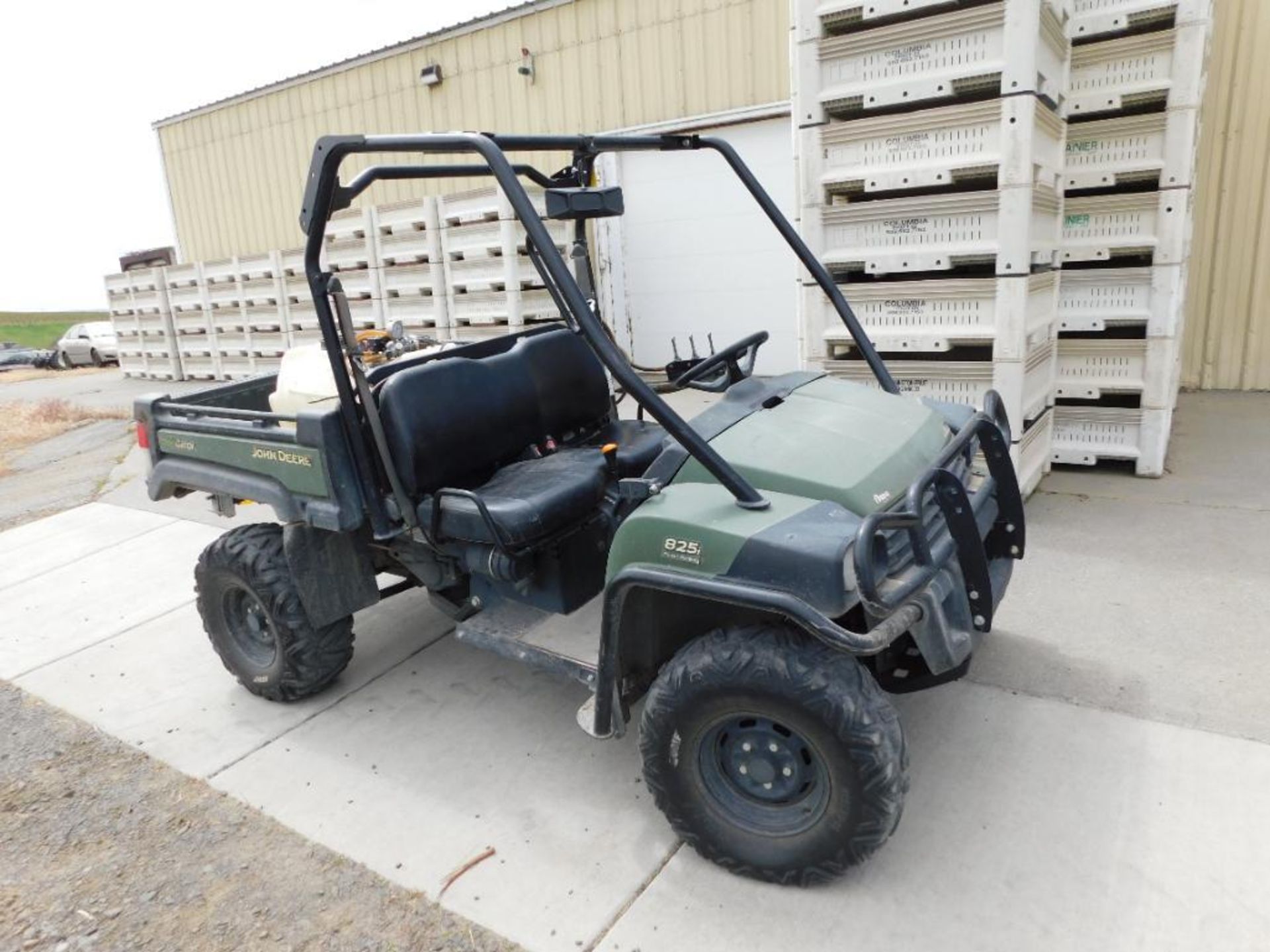 John Deer 825E 4-Wheel Drive Gator Dump Bed w/Orchard Spraying System, 12CC Gasoline Power, S/N 1M08 - Image 3 of 7