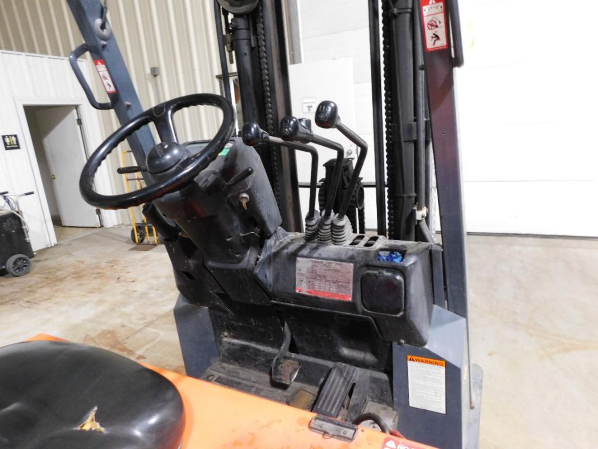 Toyota Model 25 48 Volt Electric Fork Lift 4,802 Lb. Cap., Triple Mast, Side Shift, Non Marking Soli - Image 5 of 7