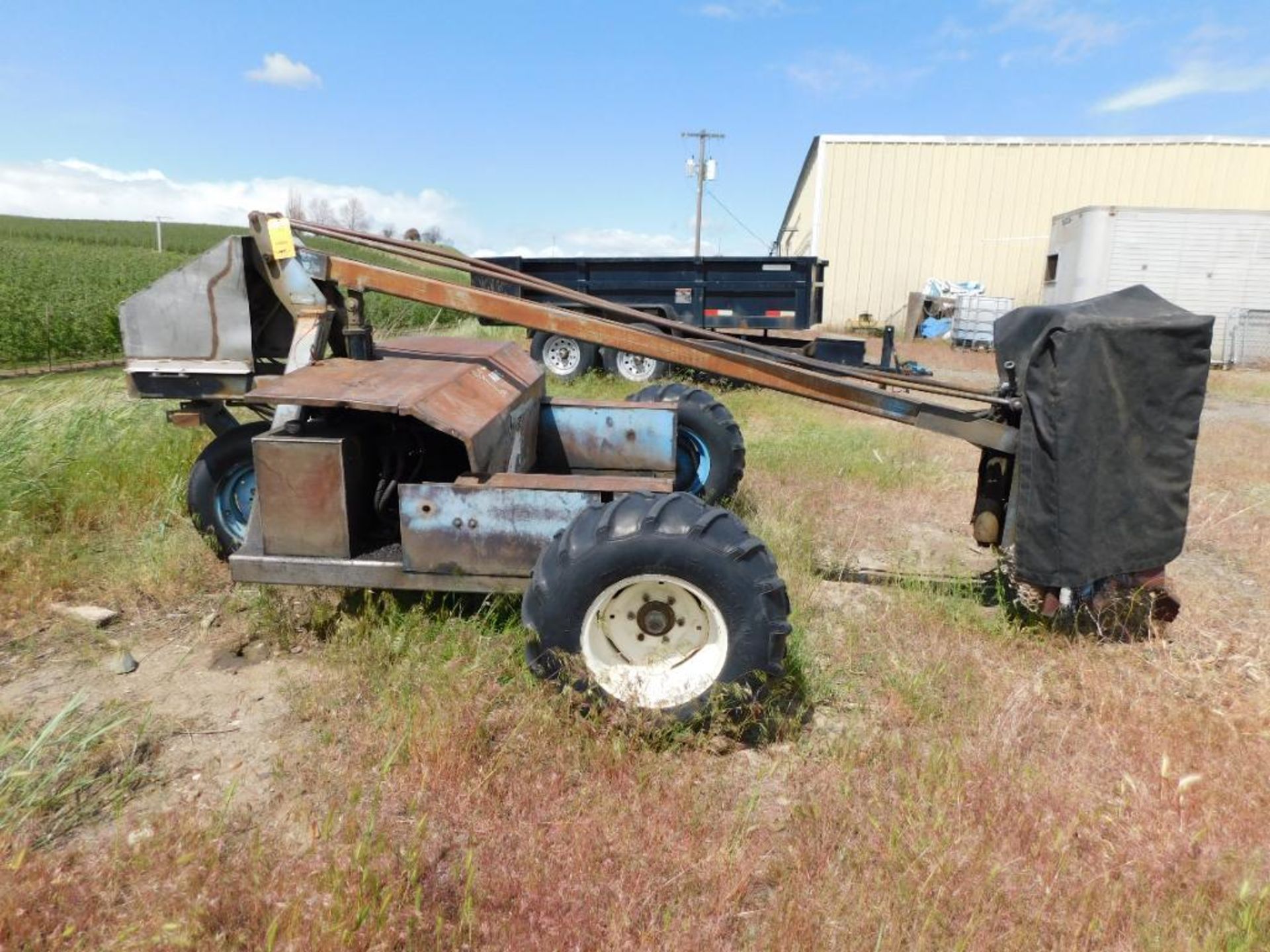 Orchard APC Model 12 Gas Powered Hydraulic Man Lift, Honda GX630 Power (LOCATED IN MAINTENANCE AREA)