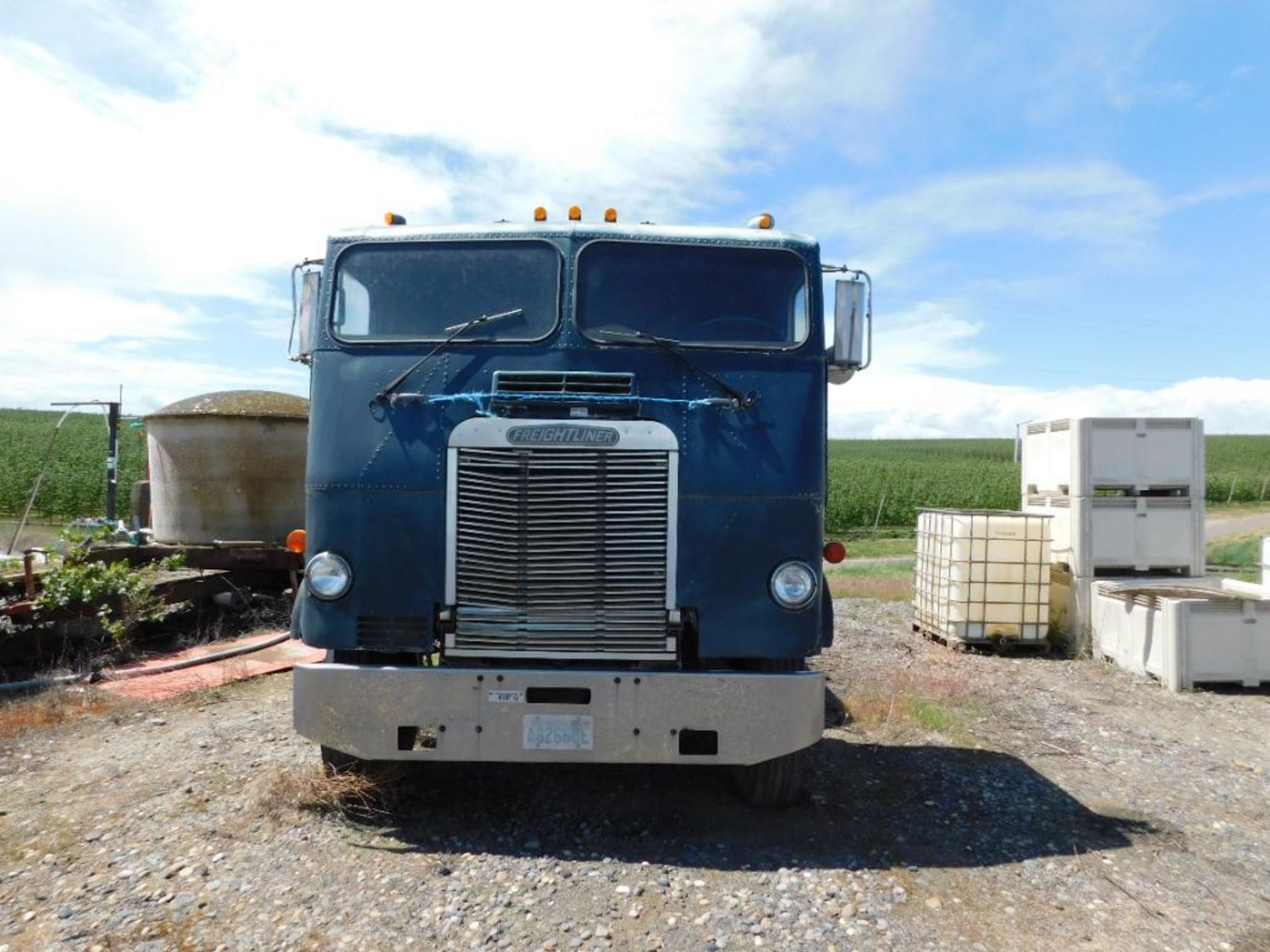 1985 Freightliner Diesel Cab Over Water Truck, Eaton Fuller 7-Speed Manual Transmission, Water Tank - Image 2 of 7