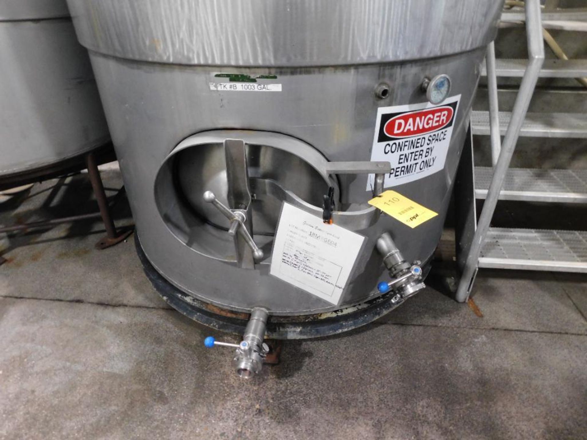 1,000 Gallon Stainless Steel Wine Storage Tank w/Glycol Jacket (LOCATED IN WINERY) - Image 3 of 3