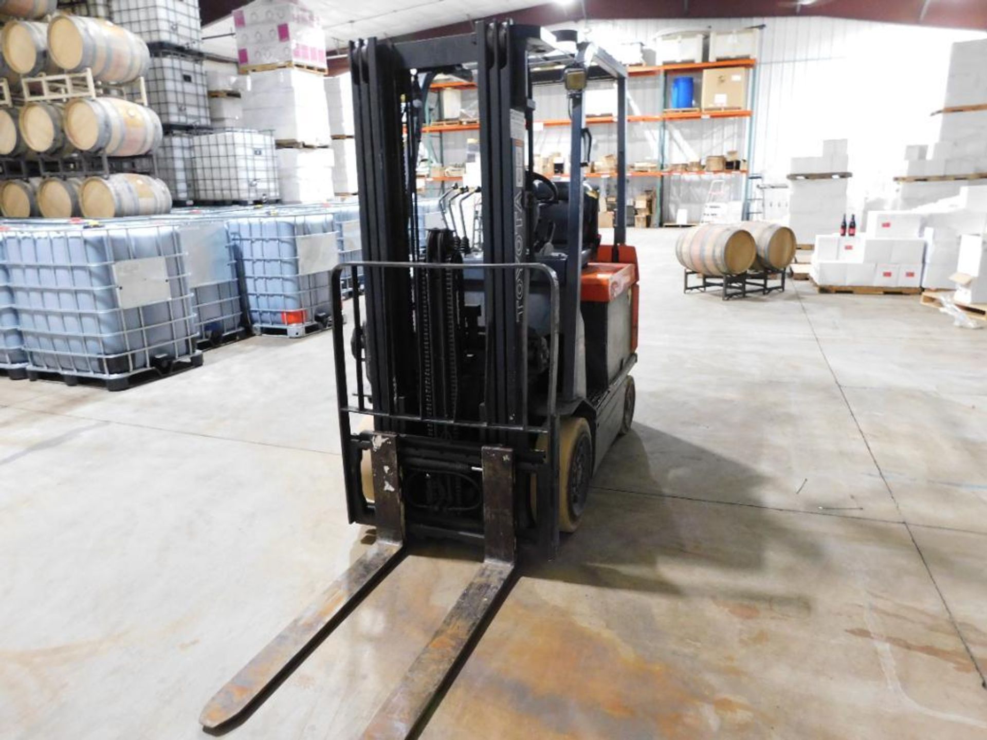 Toyota Model 25 48 Volt Electric Fork Lift 4,802 Lb. Cap., Triple Mast, Side Shift, Non Marking Soli - Image 3 of 7