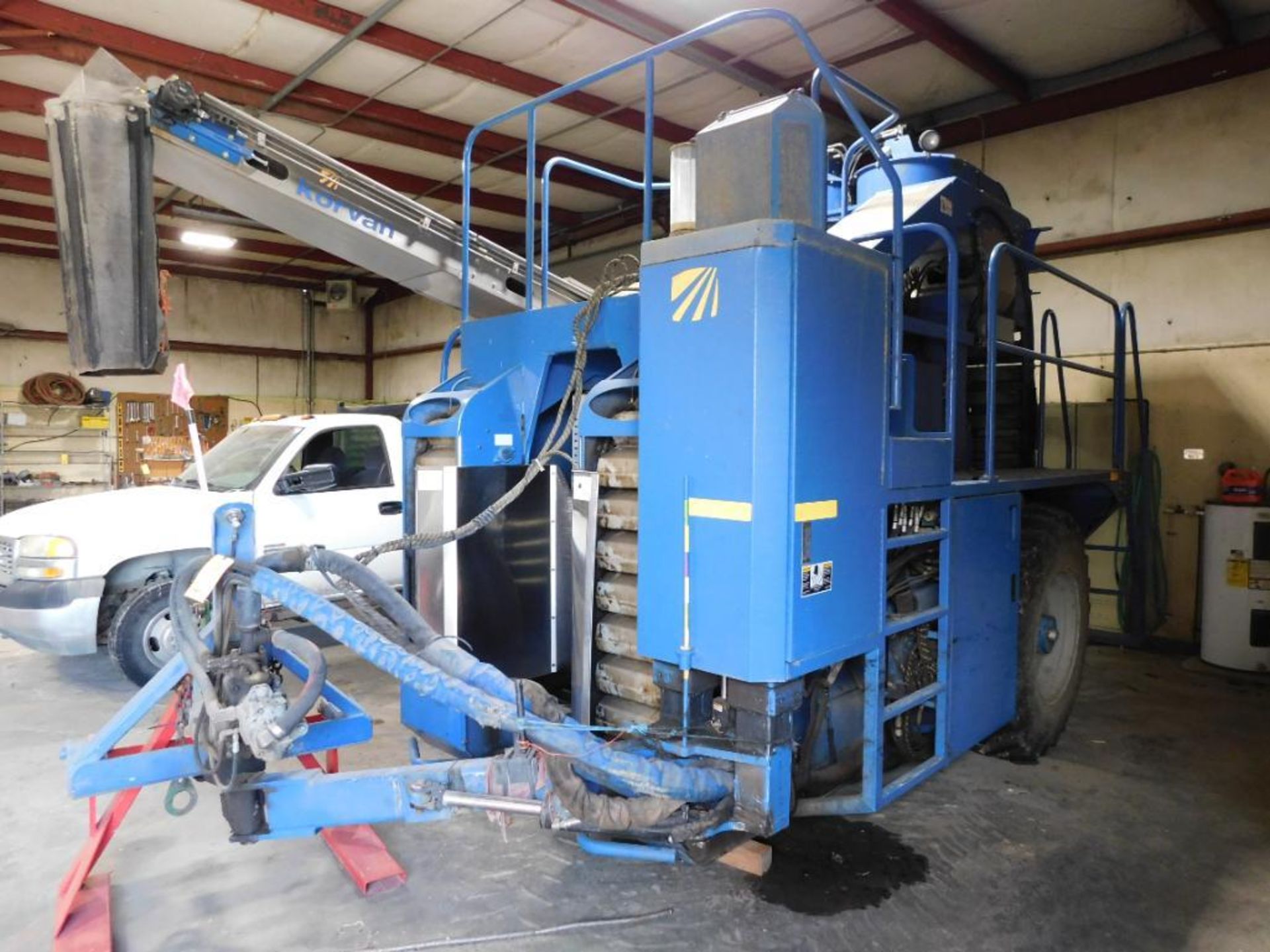 Oxbo 316XL Grape Harvester (LOCATED IN MAINTENANCE AREA) - Image 3 of 9