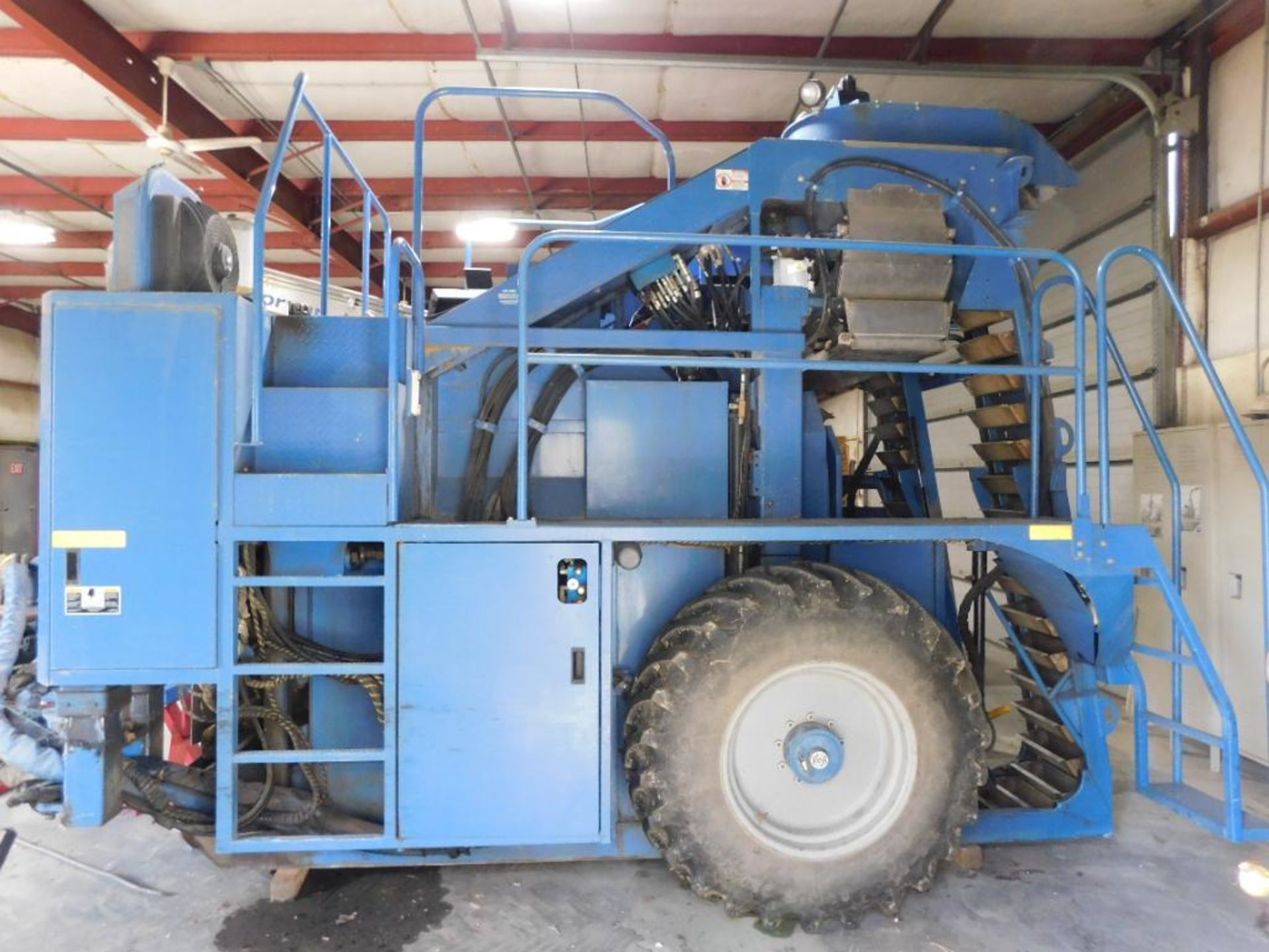Oxbo 316XL Grape Harvester (LOCATED IN MAINTENANCE AREA) - Image 5 of 9