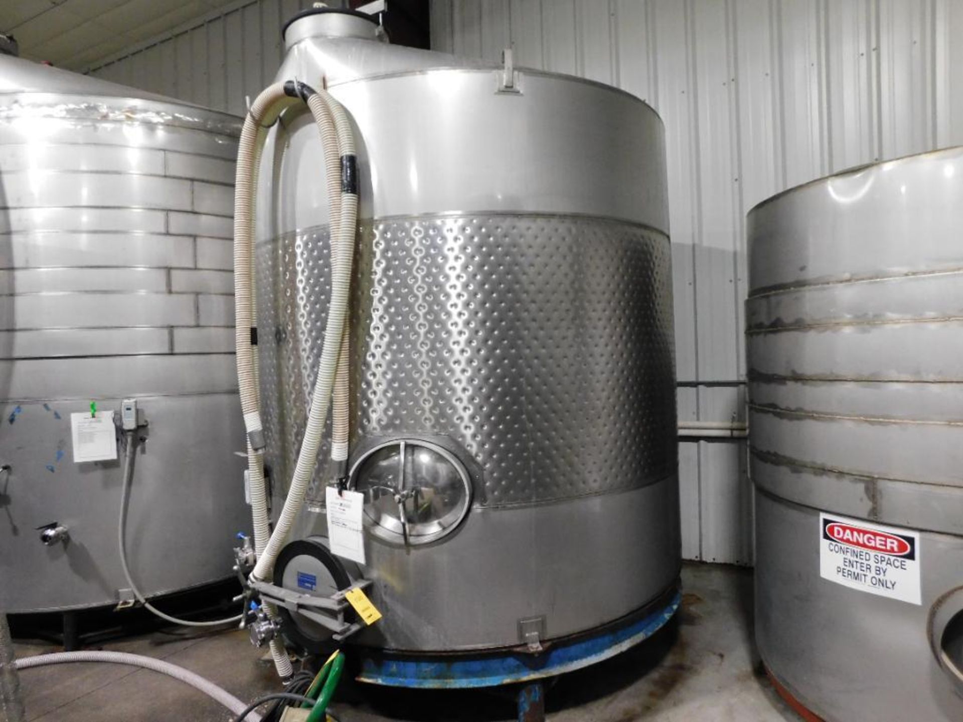 Santa Rossa 3,000 Gallon Stainless Steel Wine Fermentation Tank w/Glycol Jacket (LOCATED IN WINERY) - Image 2 of 3