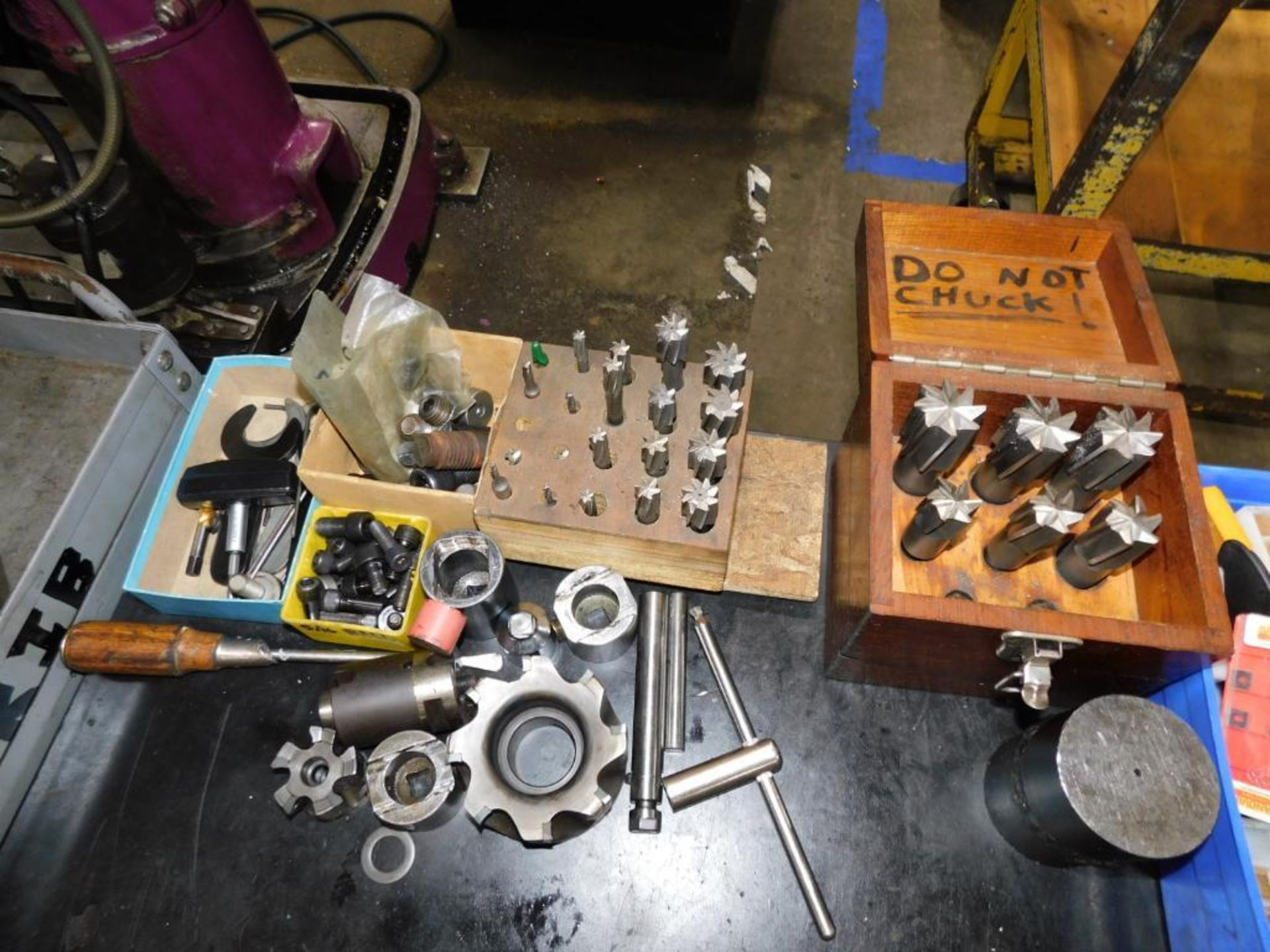 LOT: Dorian Tool CAT 50 Tool Changer, Assorted Tooling, Inserts ...