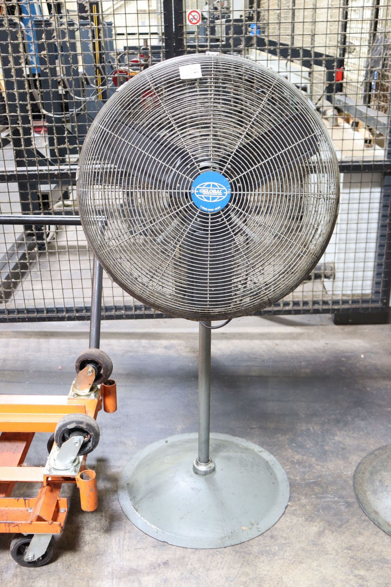 Global 24" pedestal fan