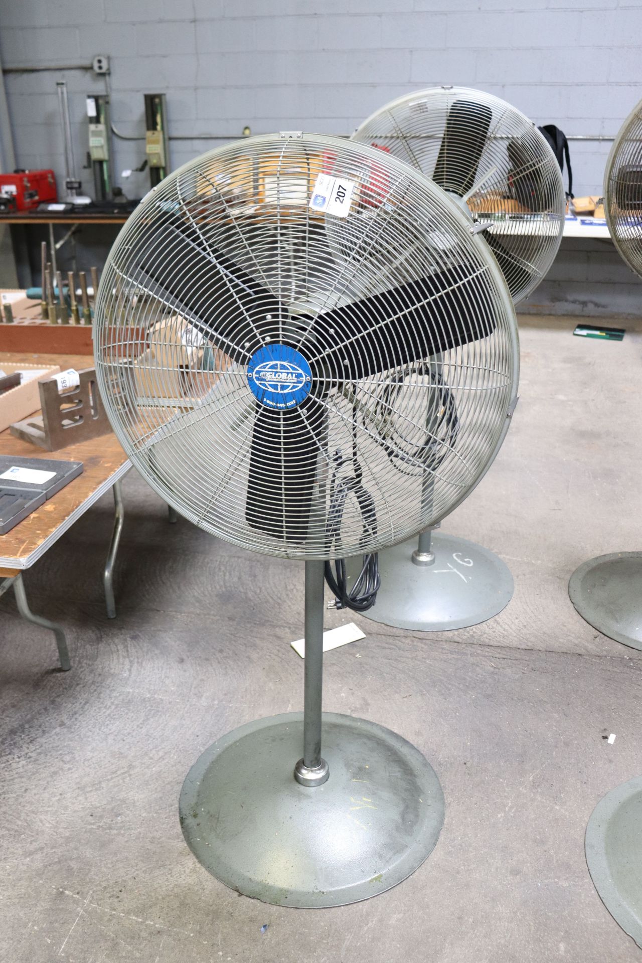 Global 24" pedestal fan